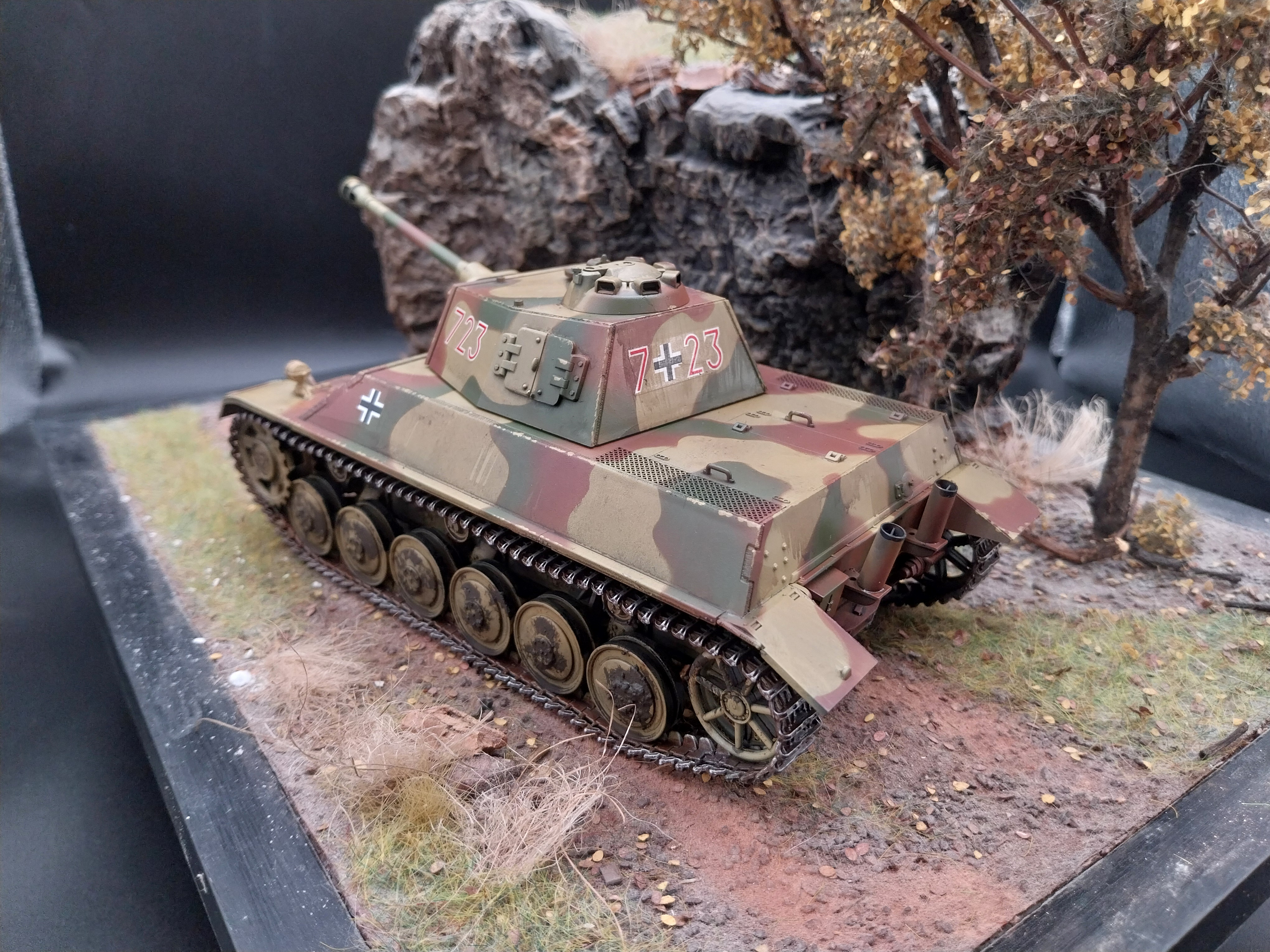 (Pre-Order) Hobby Boss 80150 German tank Pz. Kpfw. III/IV auf Einheitsfahrgestell built and painted