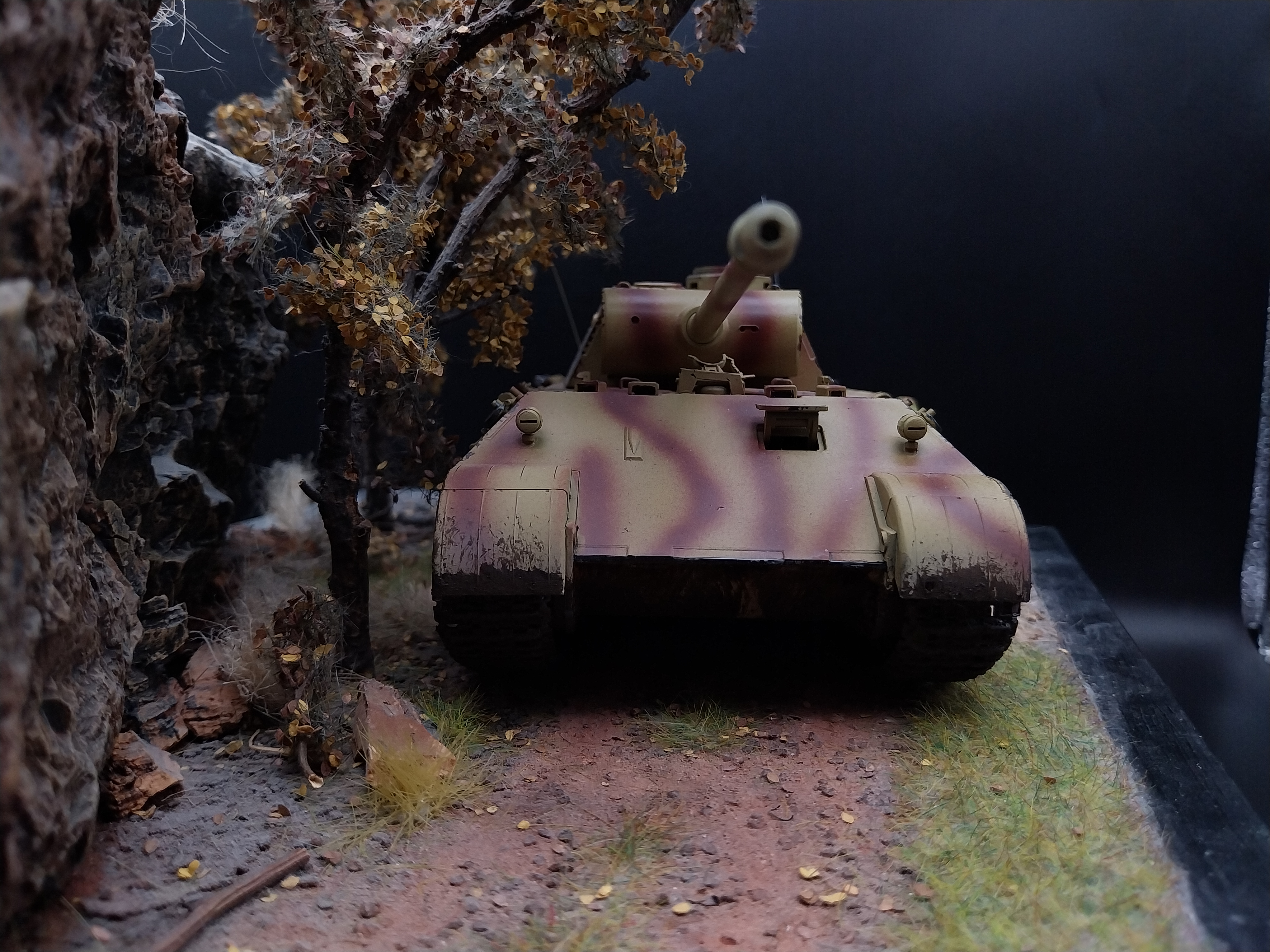 German tank with camo Italeri 290 PanzerKampfwagen V Ausf. D Panther 1:35 Built & Painted