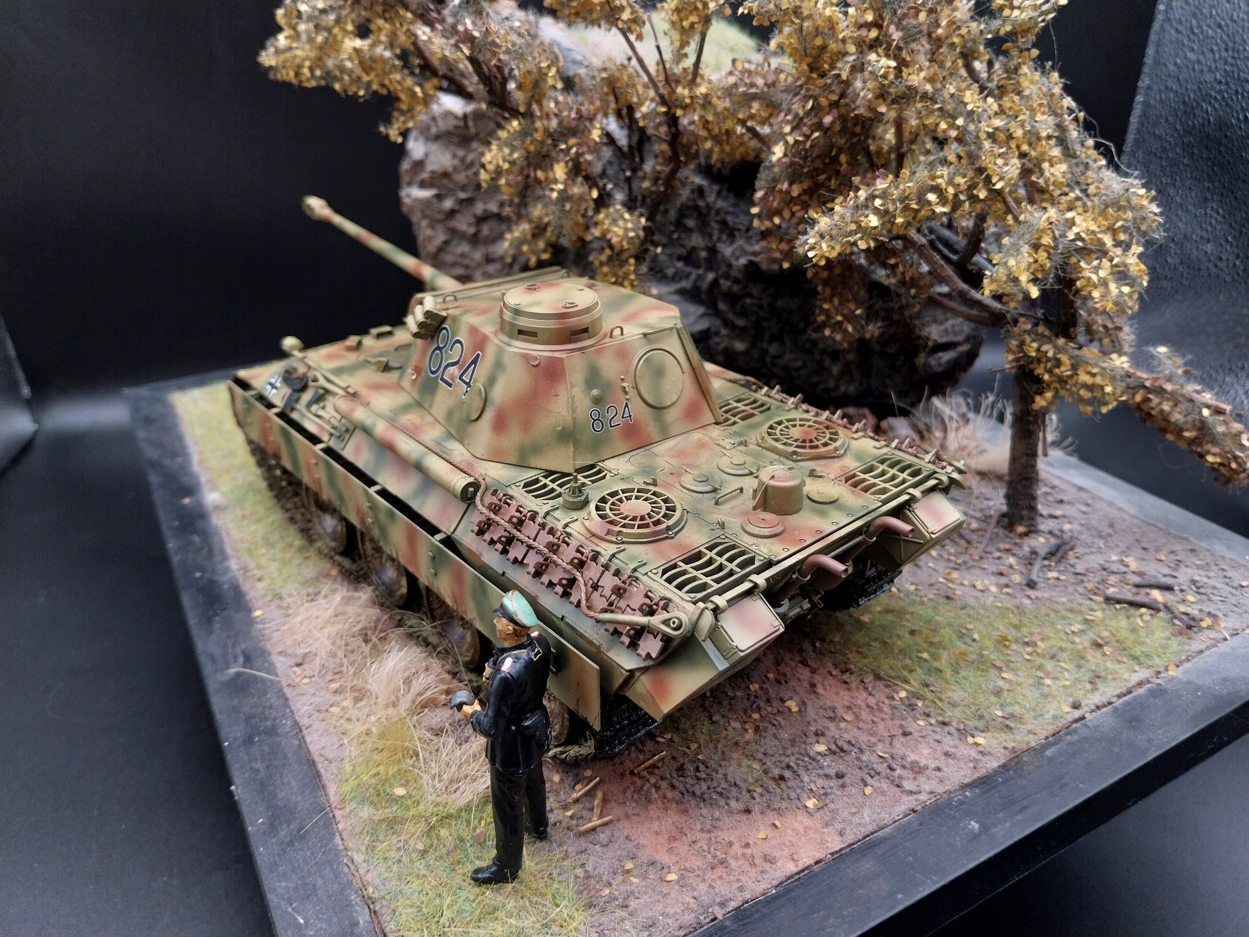 German tank with camo Italeri 290 PanzerKampfwagen V Ausf. D Panther 1:35 Built & Painted