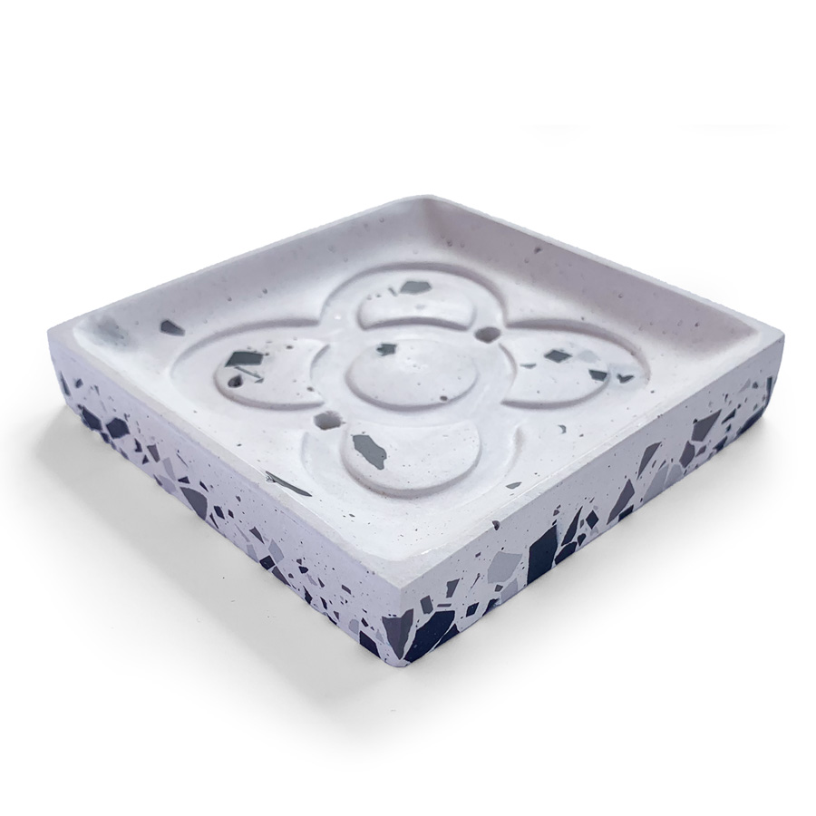 Panot blanco con grises