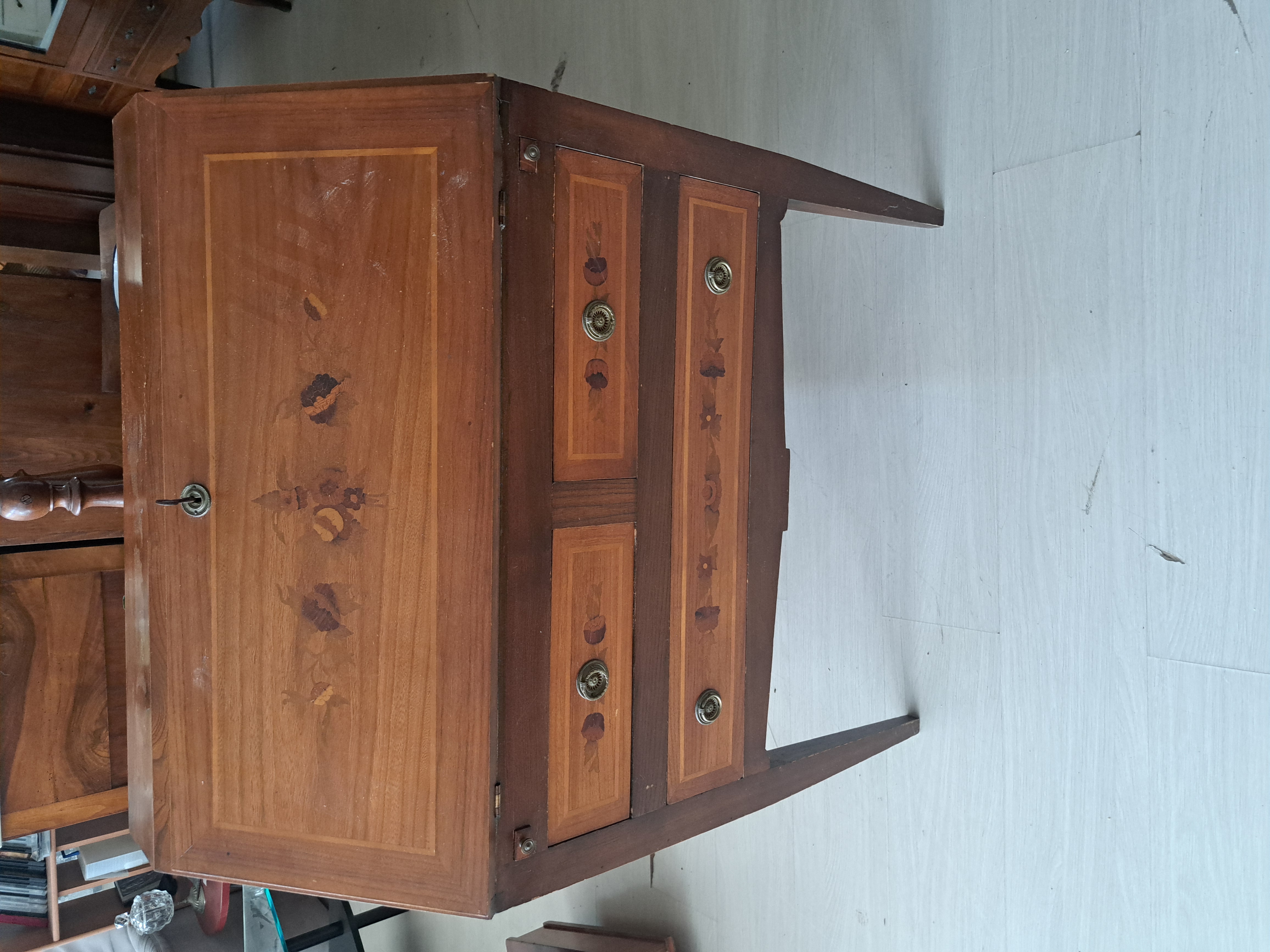 SECRETAIRE