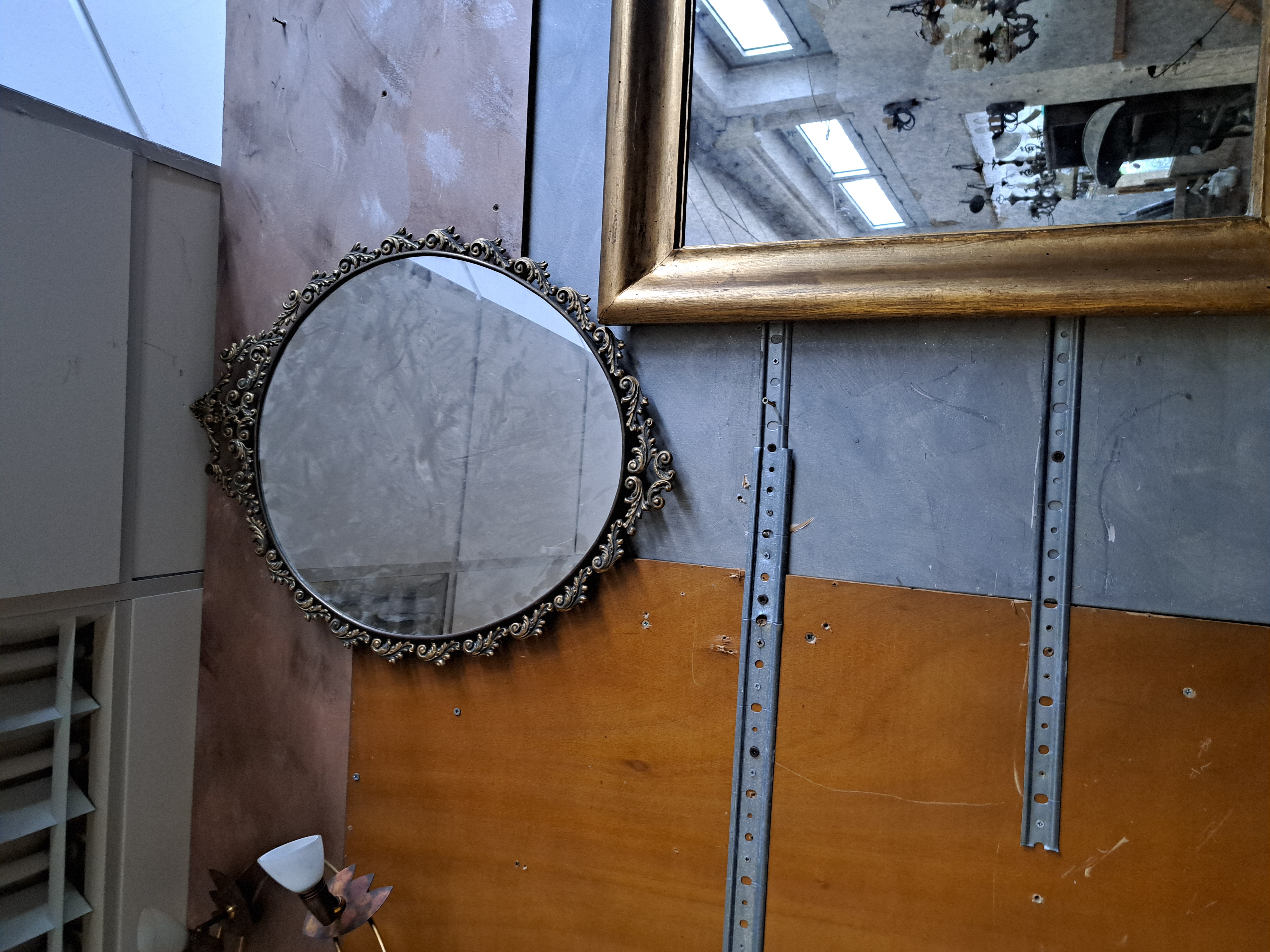 Specchio ovale decorativo