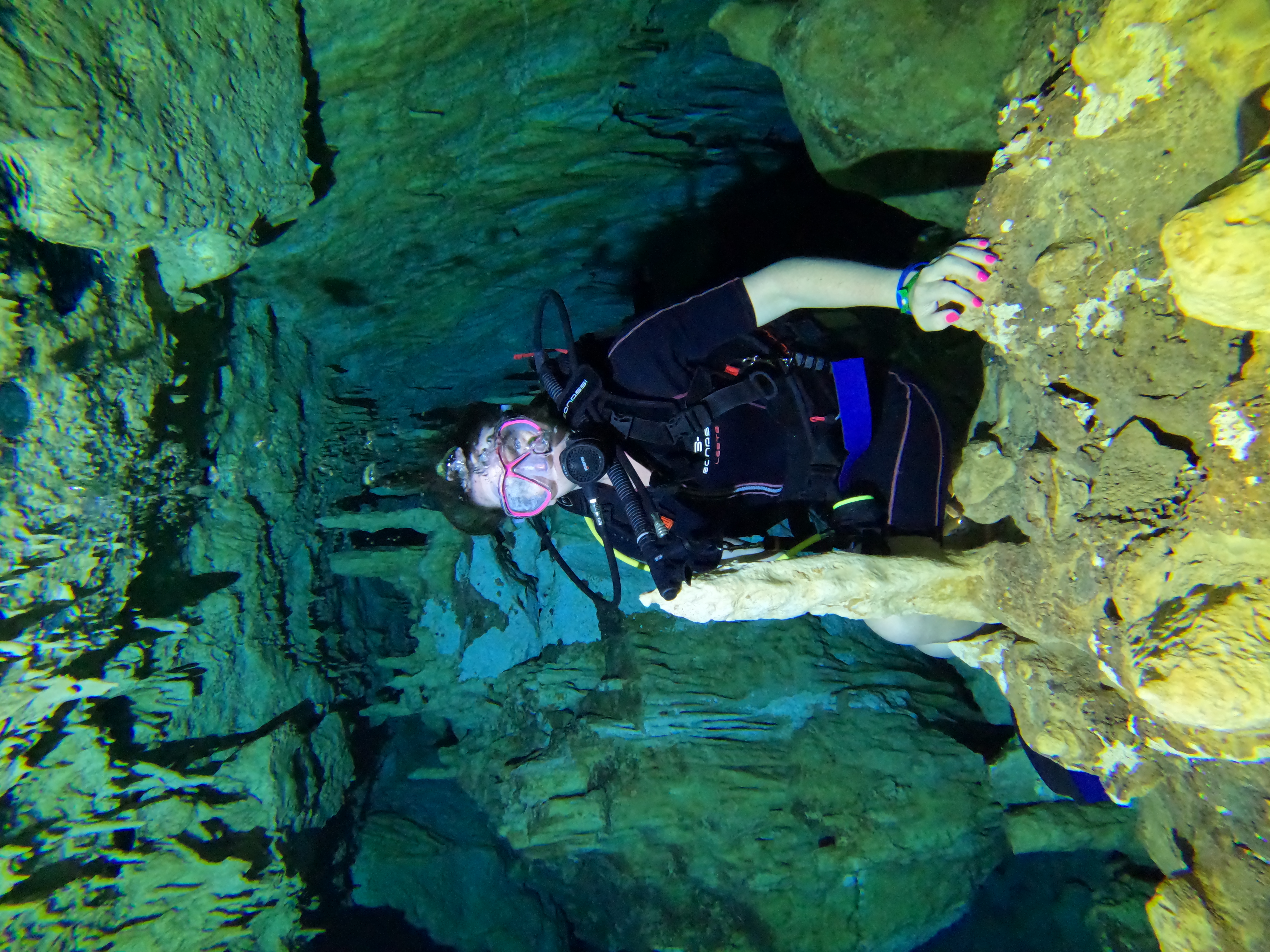 BUCEO EN CAVERNAS O CENOTES