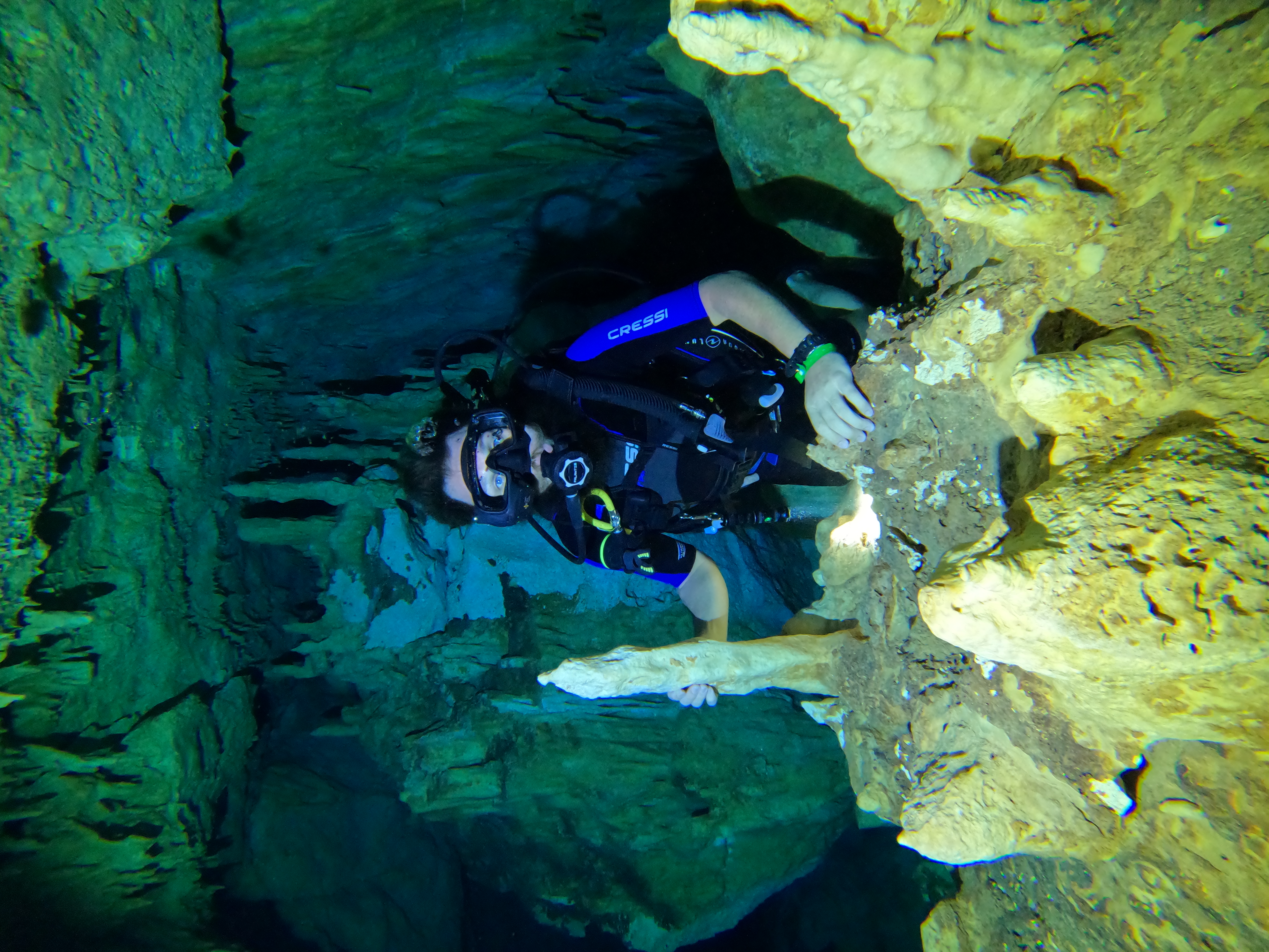 BUCEO EN CAVERNAS O CENOTES