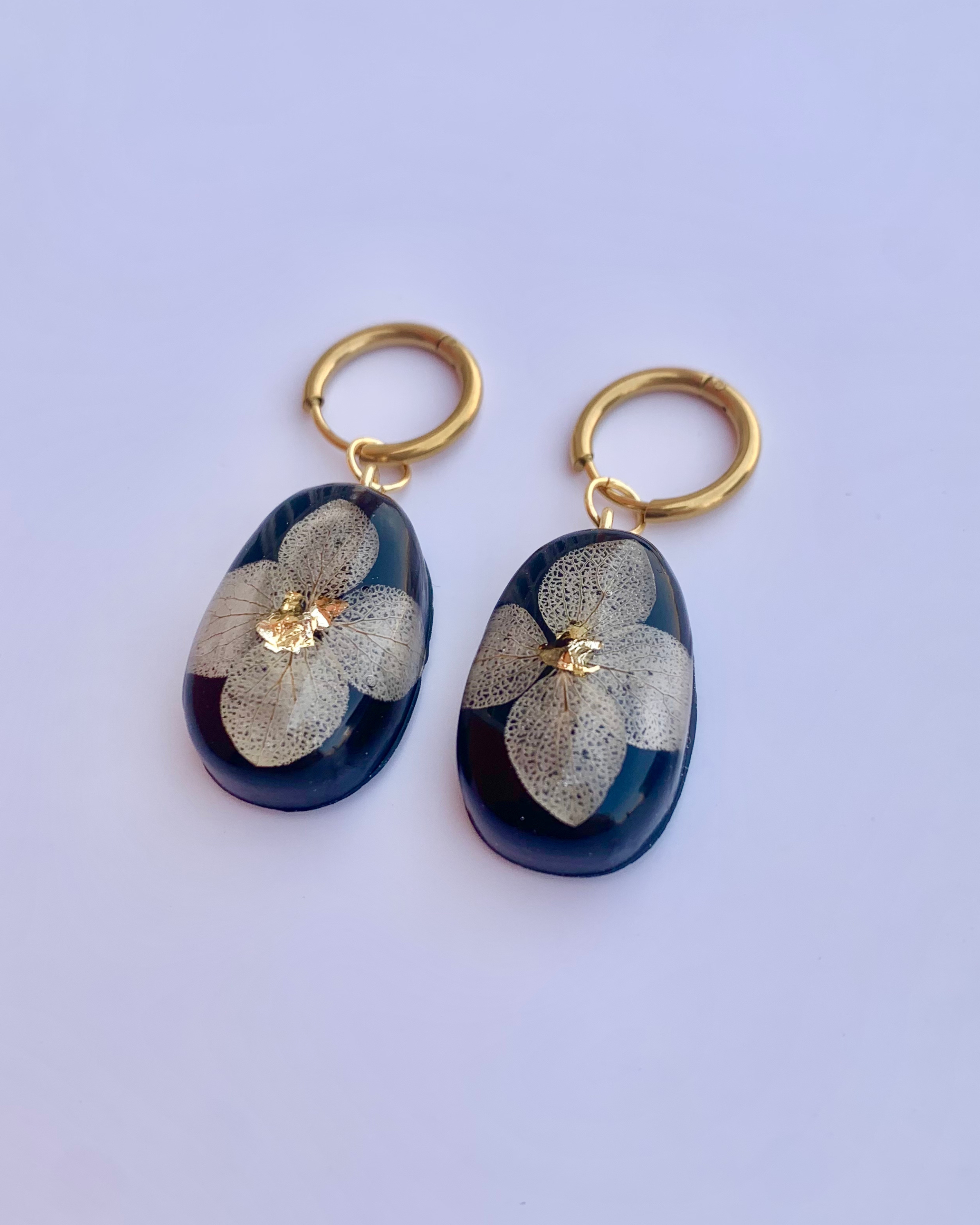 Aretes con flor natural y gancho desmontable