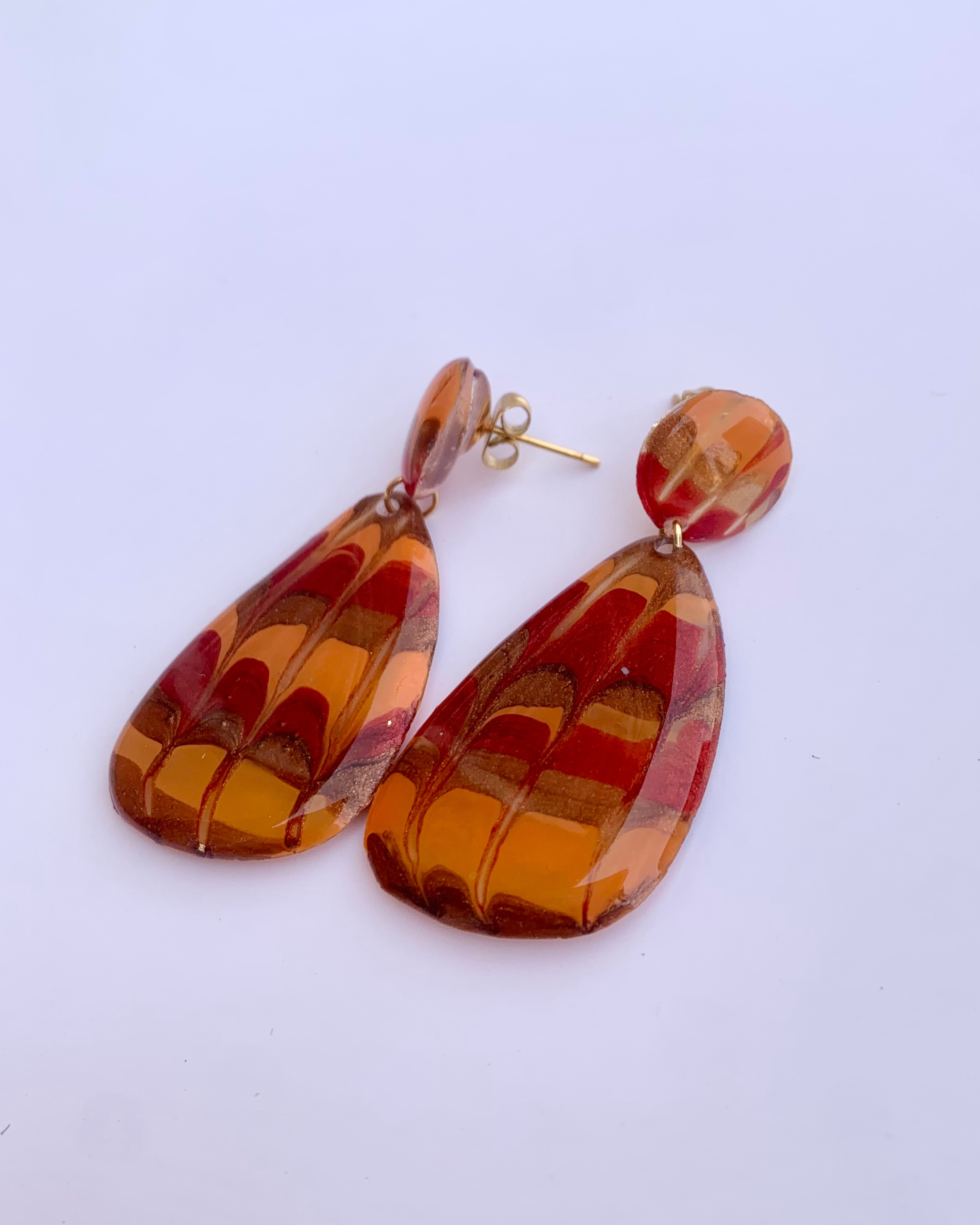 Aretes de resina abstractos dibujado a mano