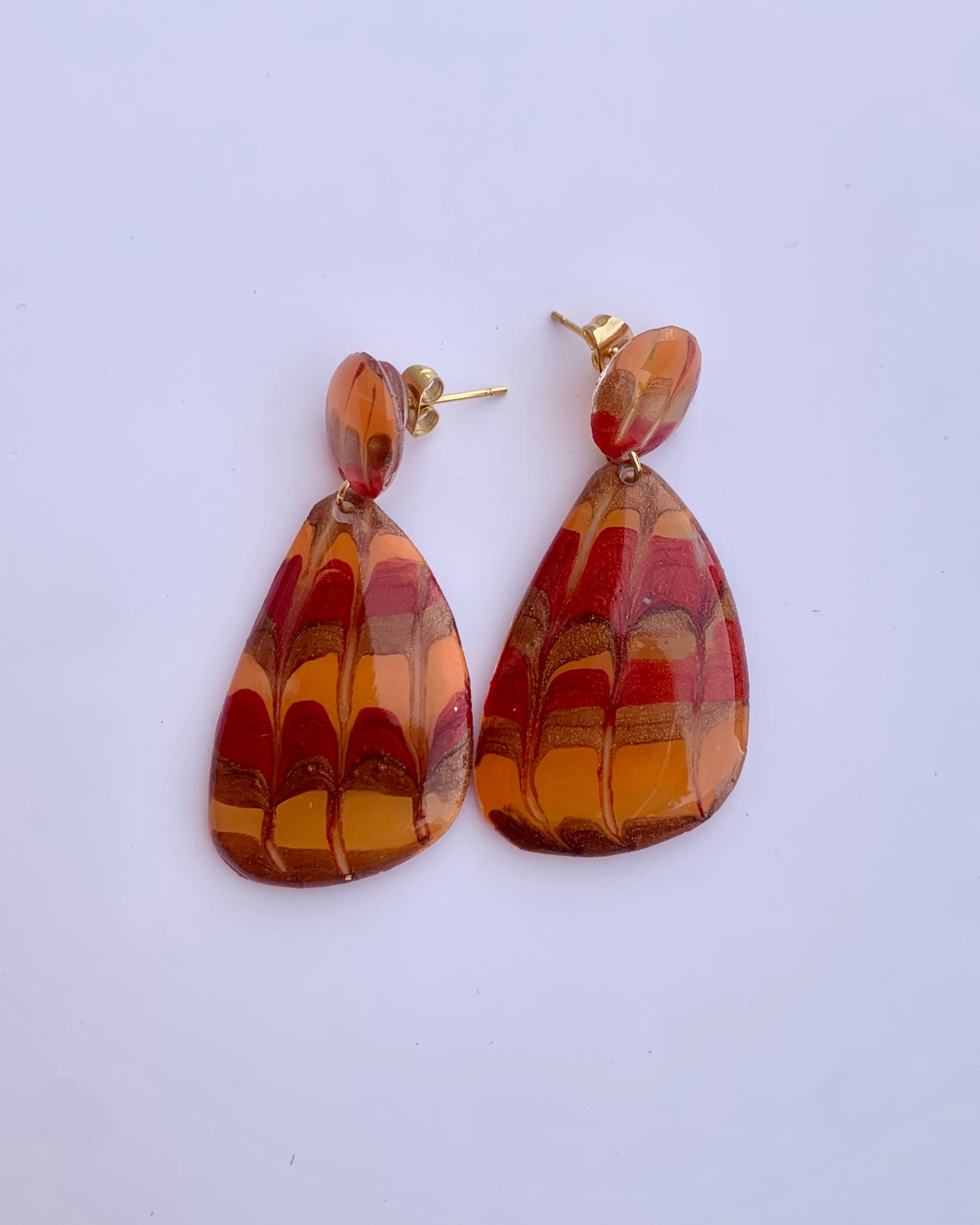 Aretes de resina abstractos dibujado a mano