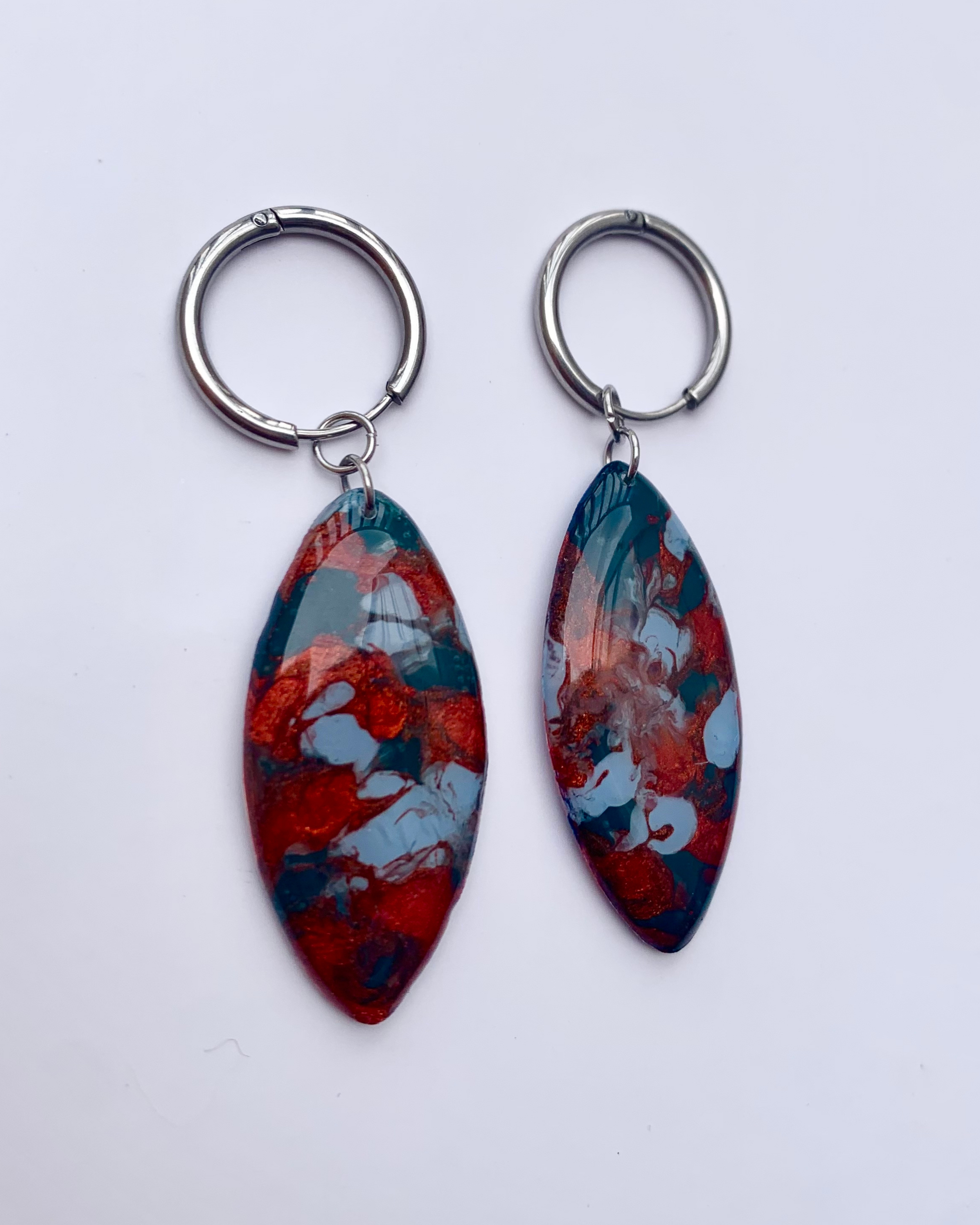 Pendientes artesanales dibujado a mano y gancho desmontable