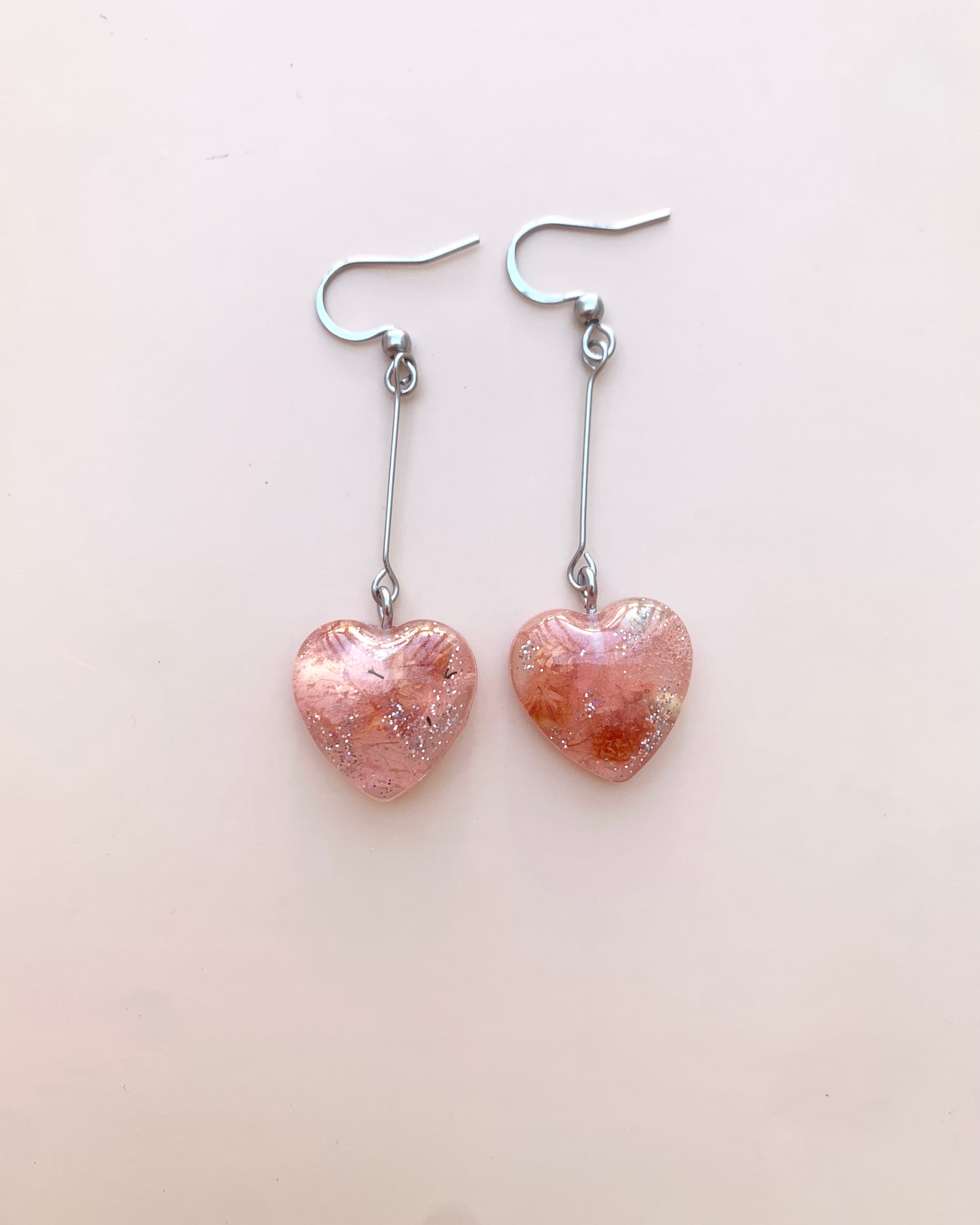 Pendientes de corazón rosa con flores
