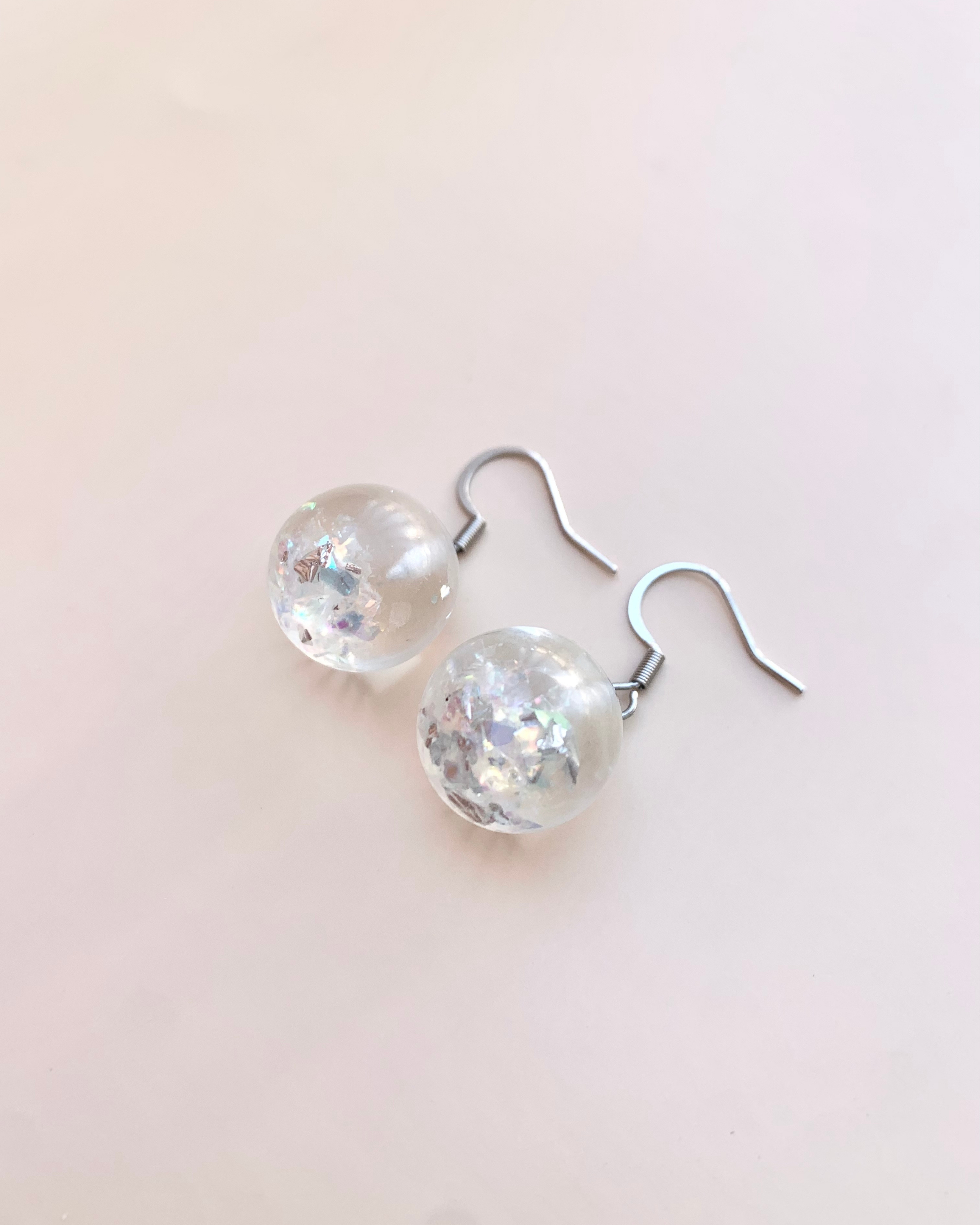 Pendientes de bola transparente