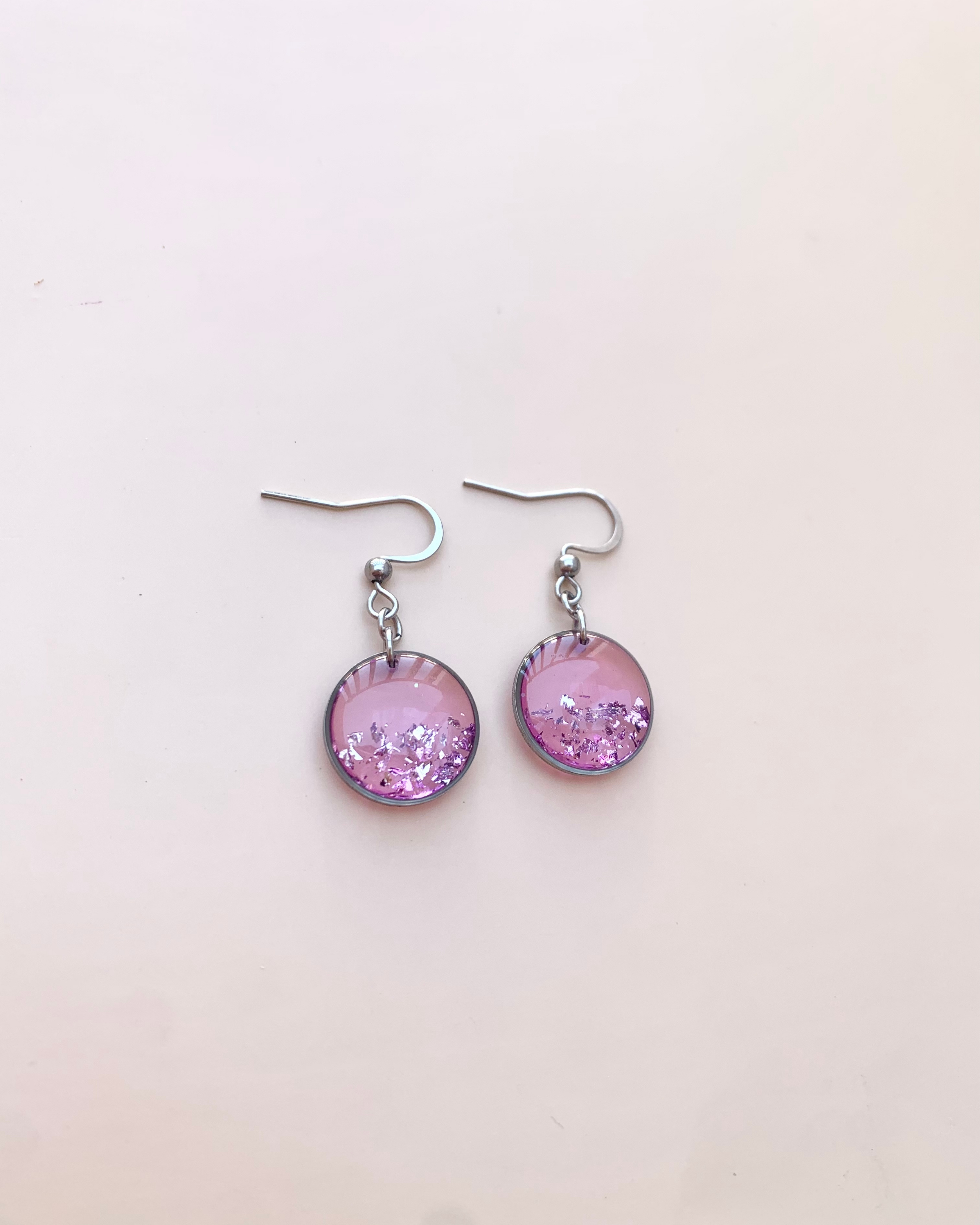 Pendientes de cristal morado