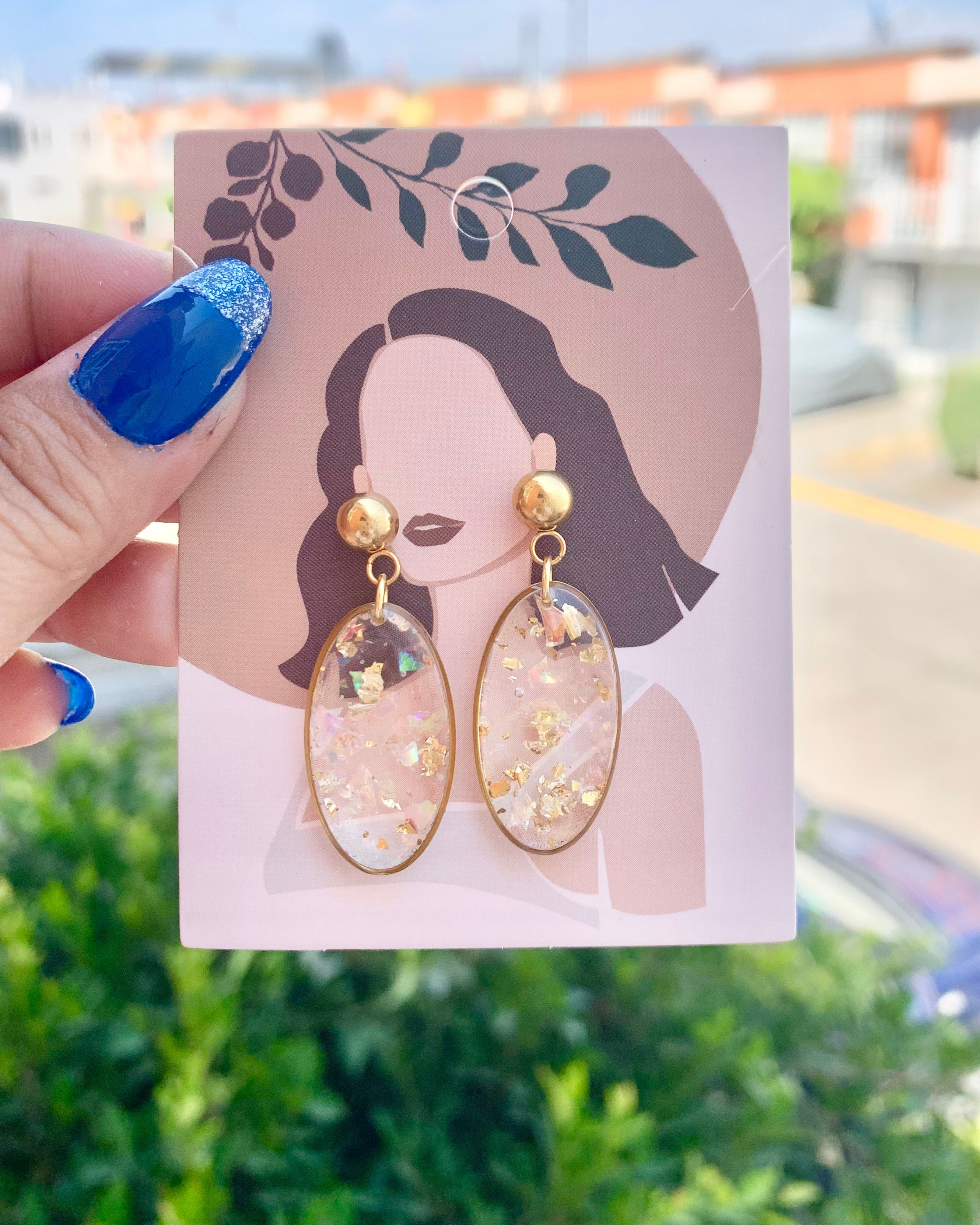 Pendientes de oro y resina