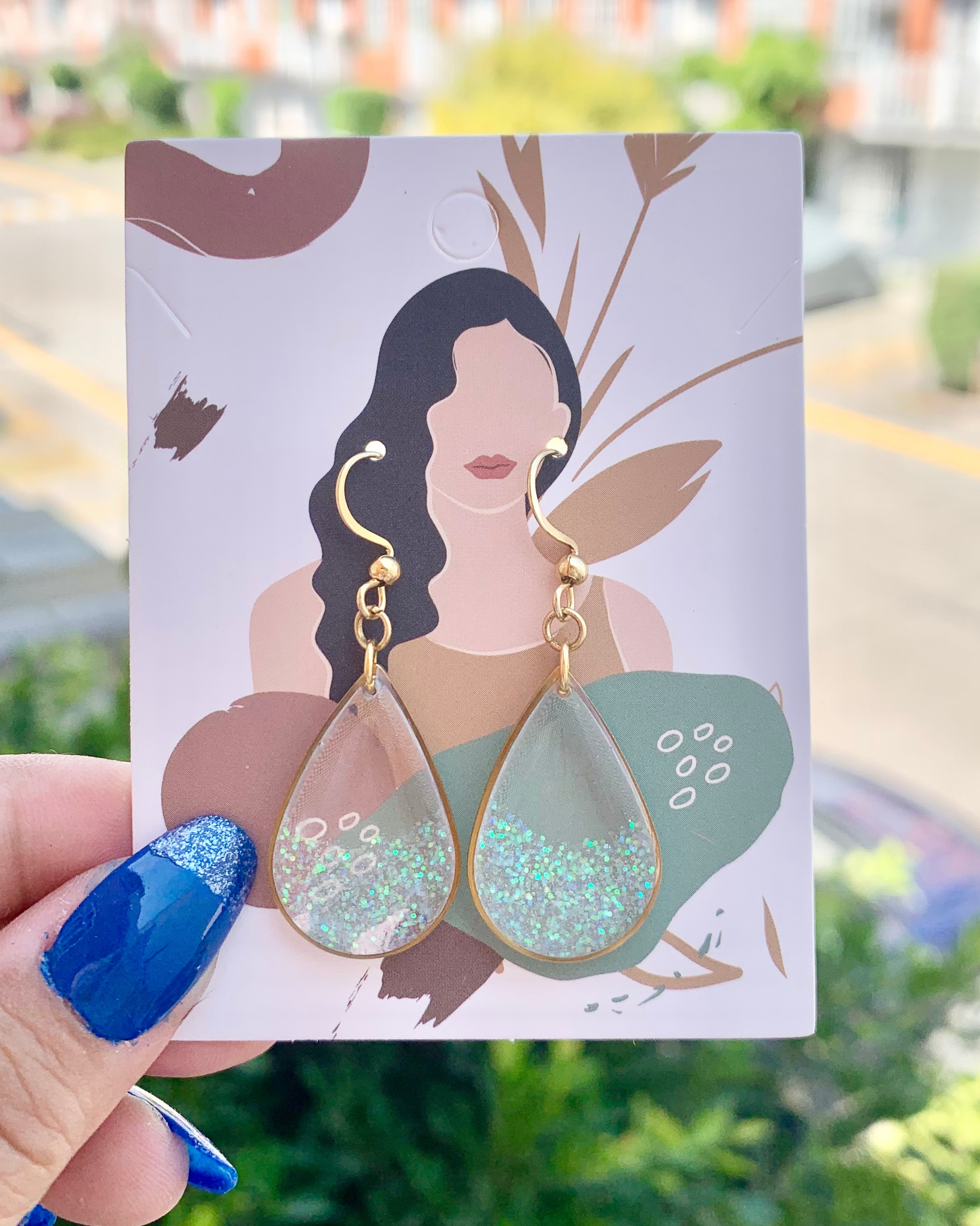 Pendientes de lágrimas brillantes