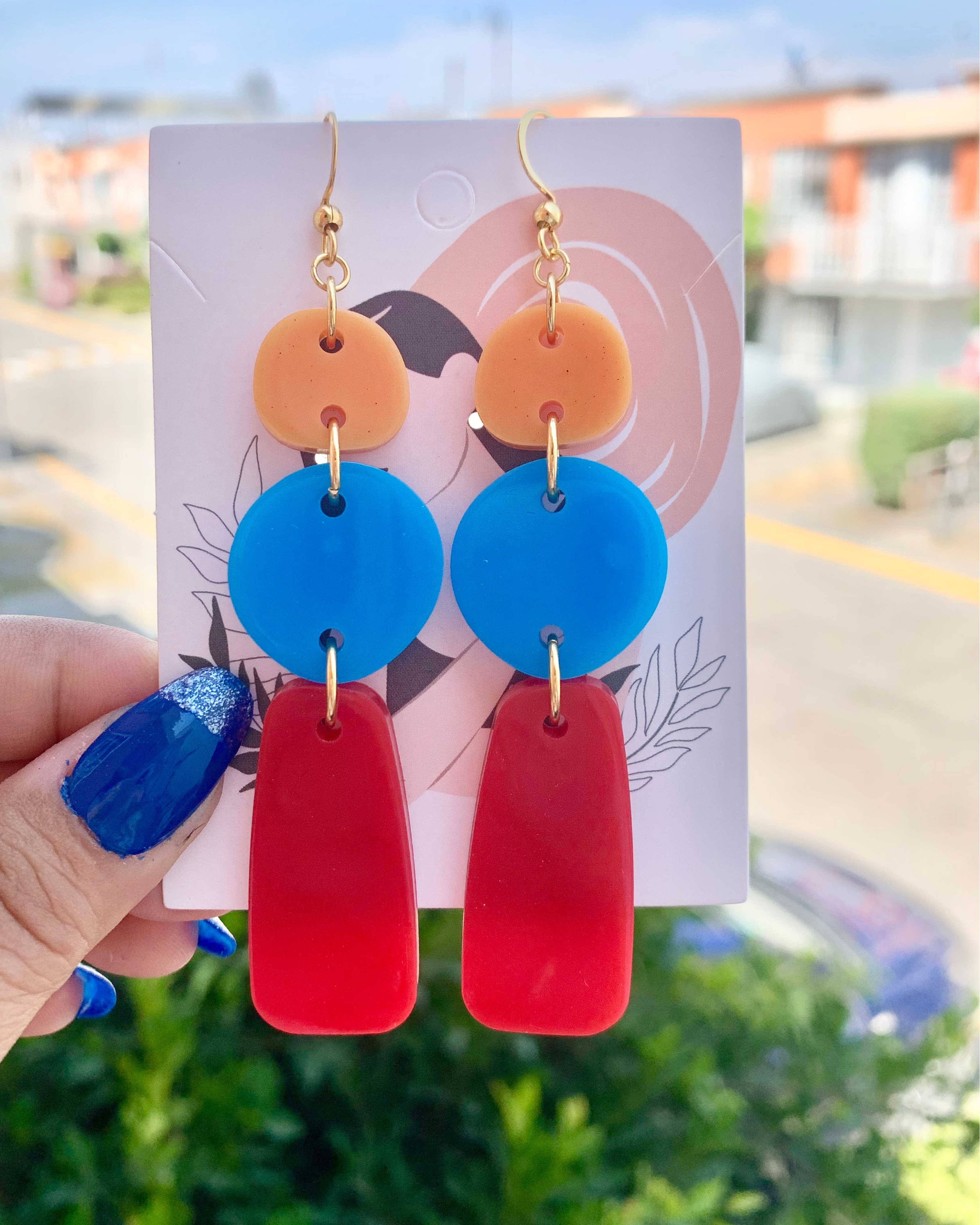 Pendientes de colores vivos