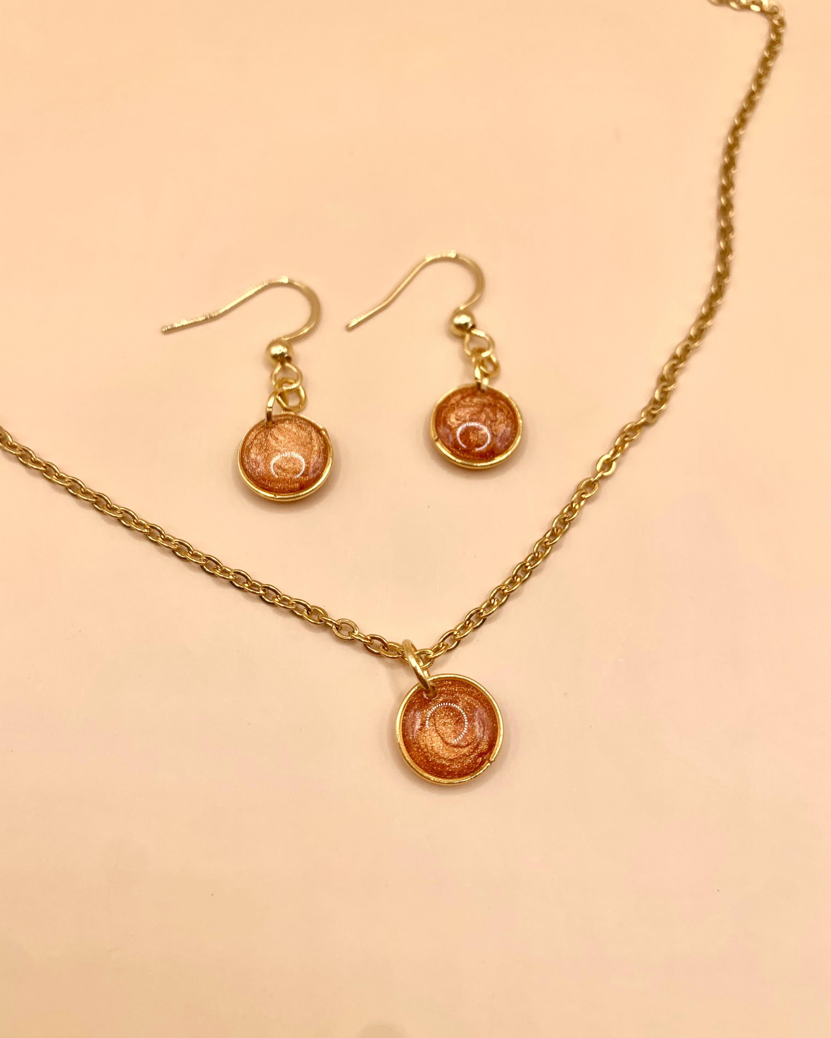 Conjunto de joyería dorada
