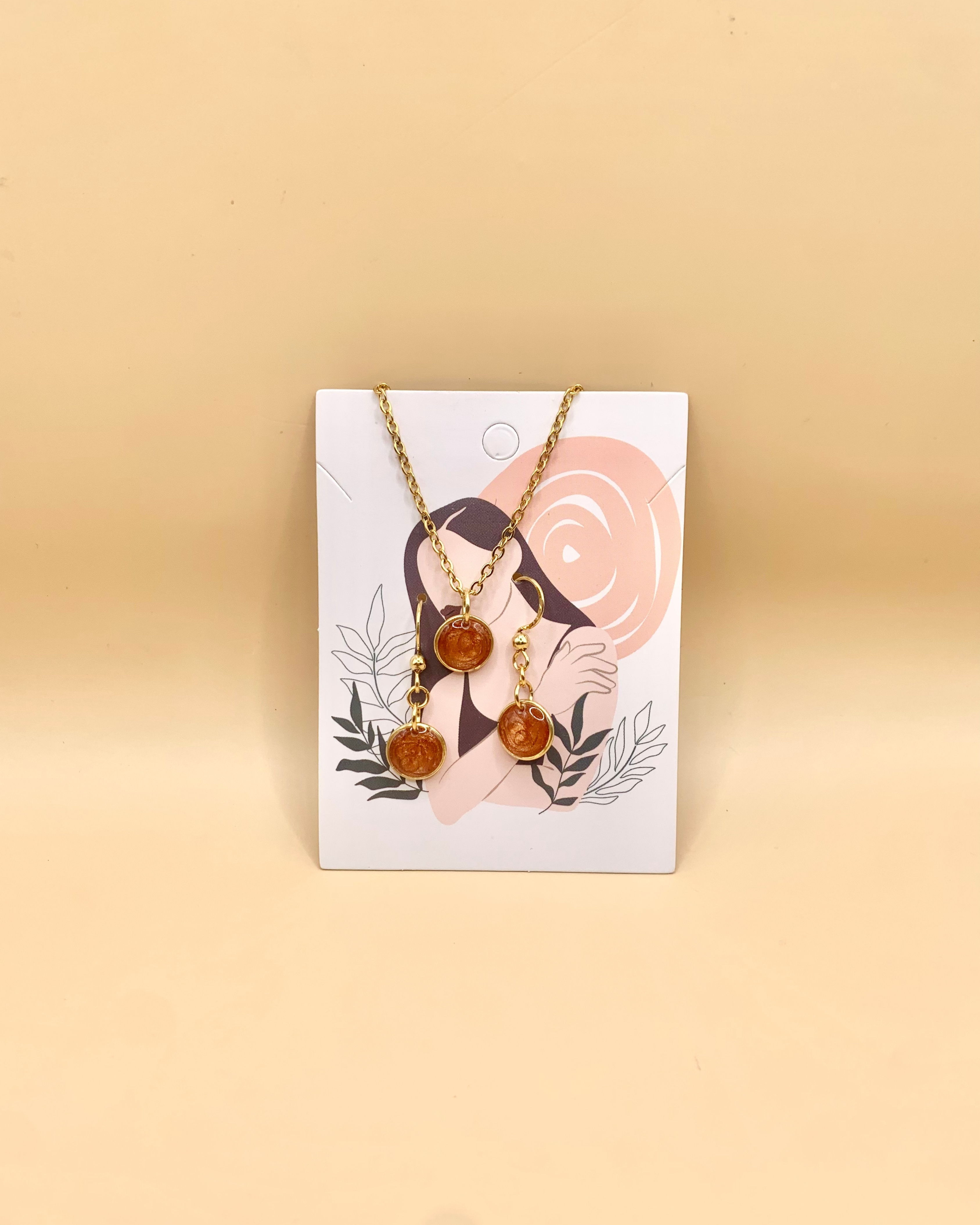 Conjunto de joyería dorada