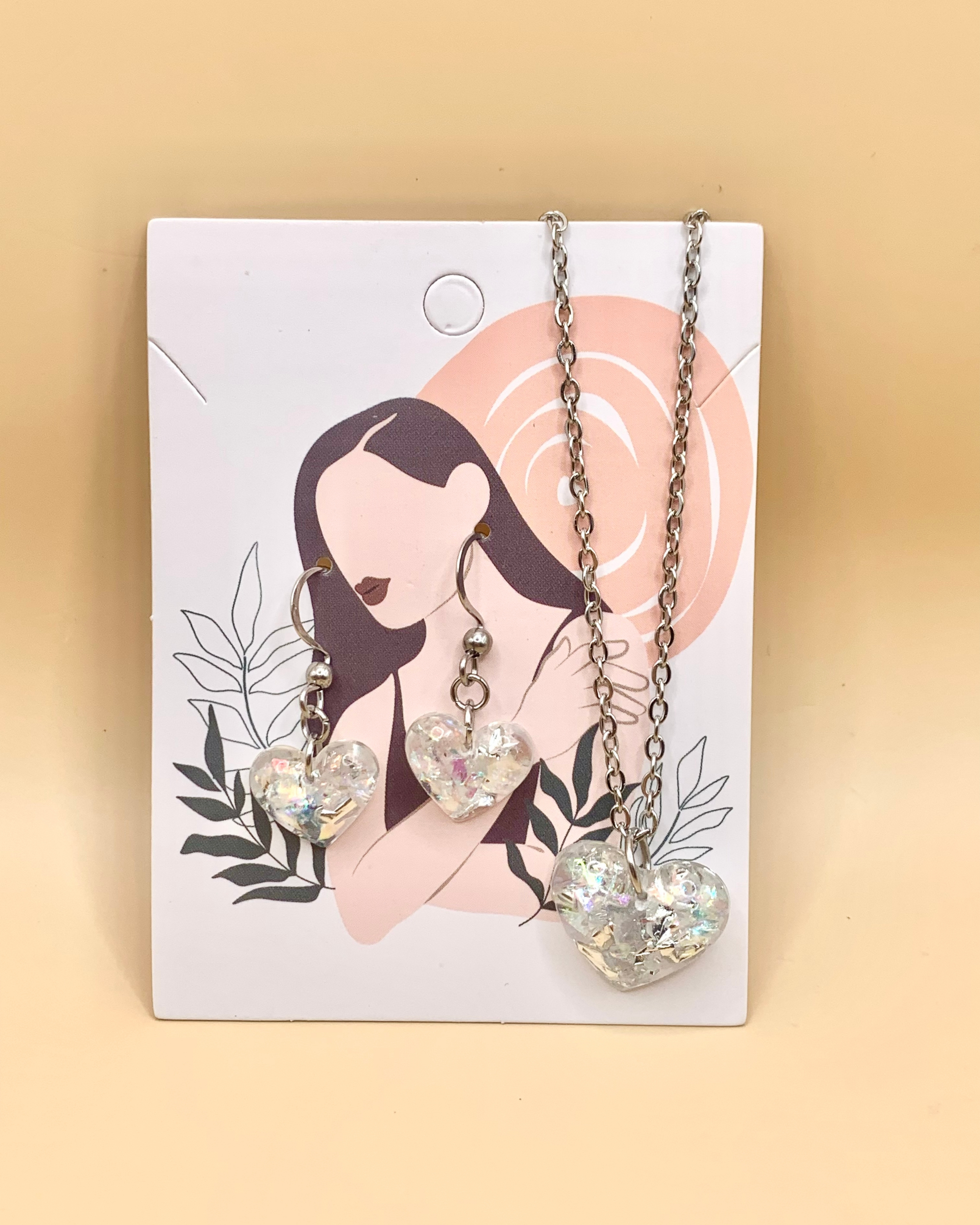 Conjunto de collar y aretes con corazones