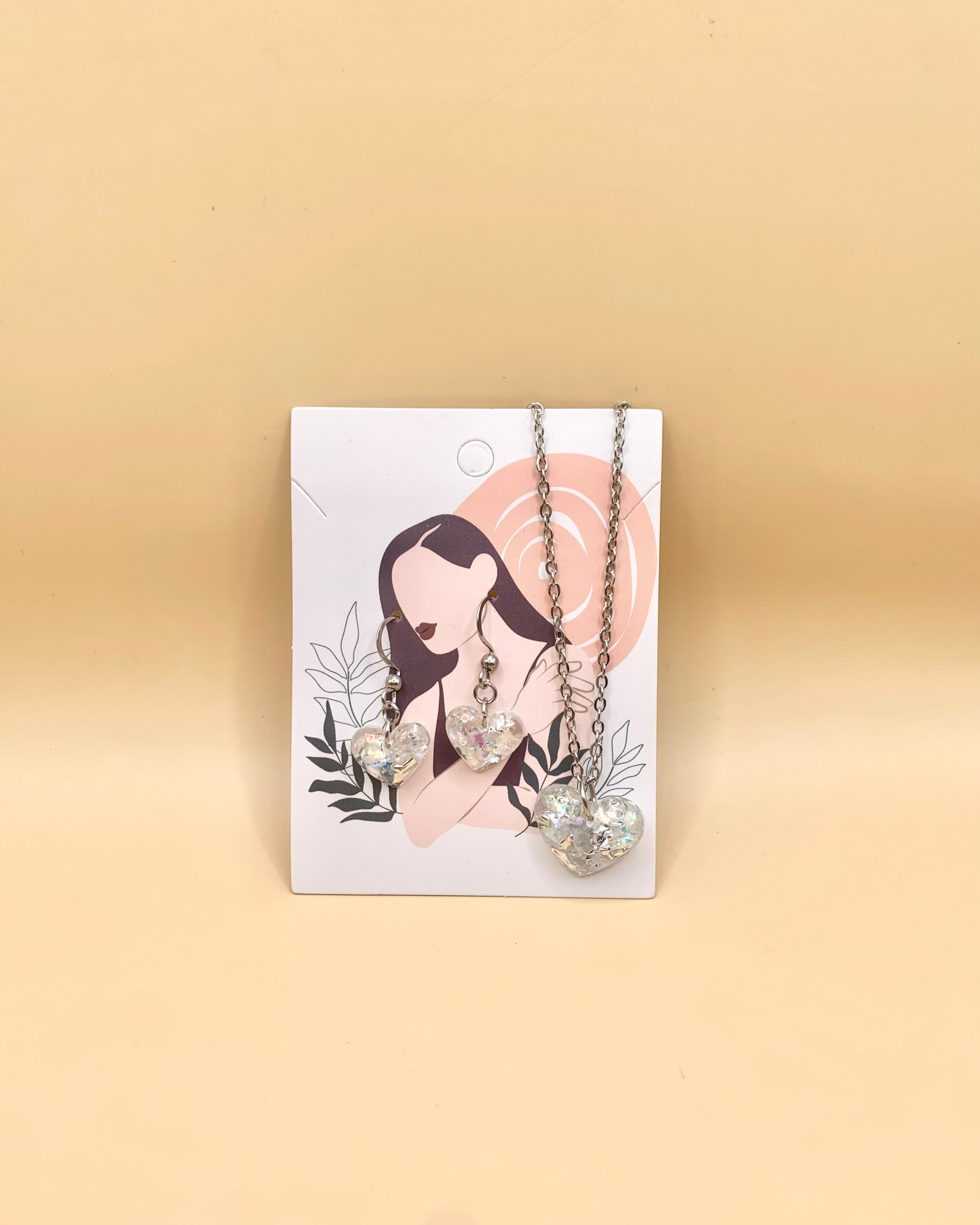 Conjunto de collar y aretes con corazones