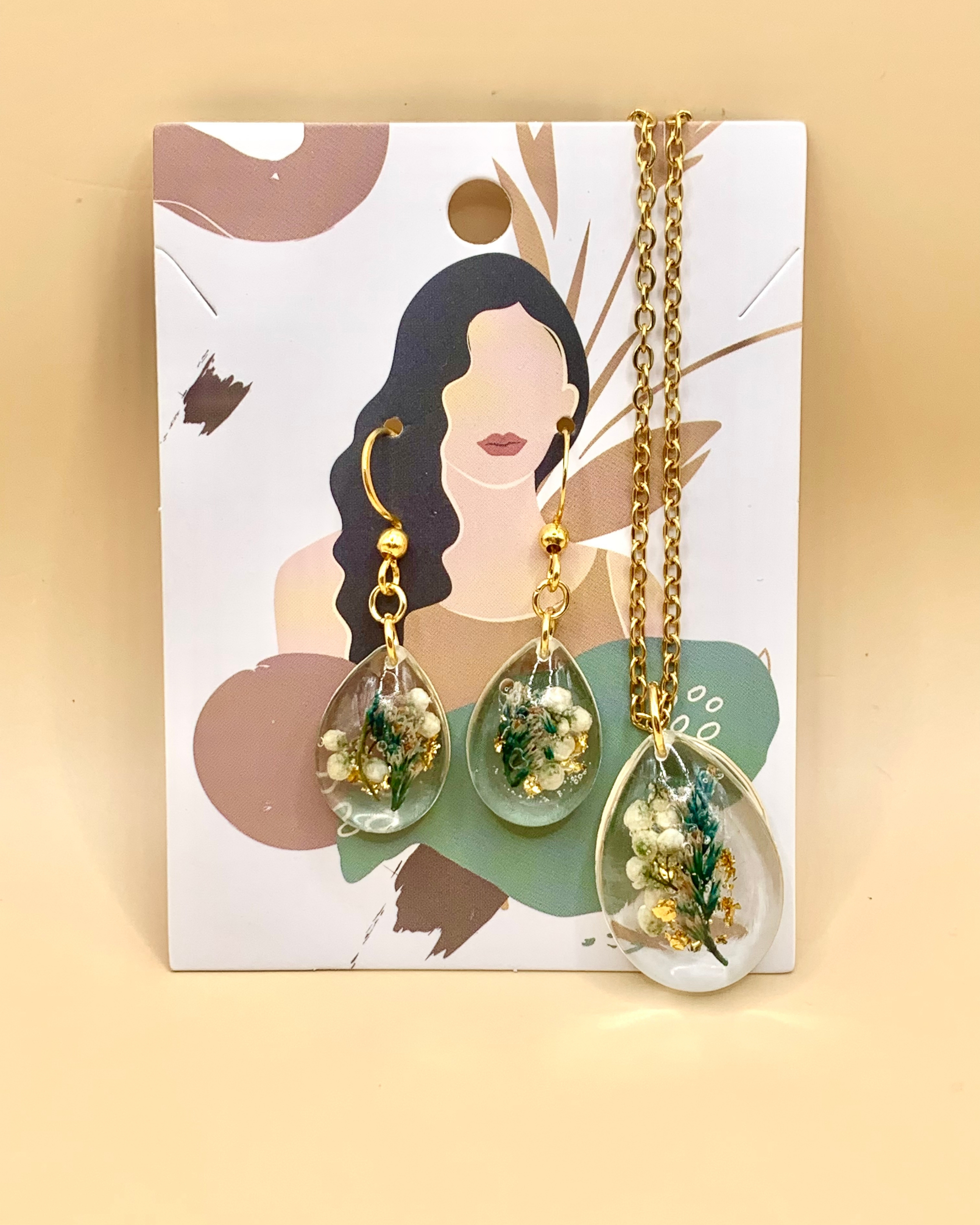 Conjunto de joyas con flor