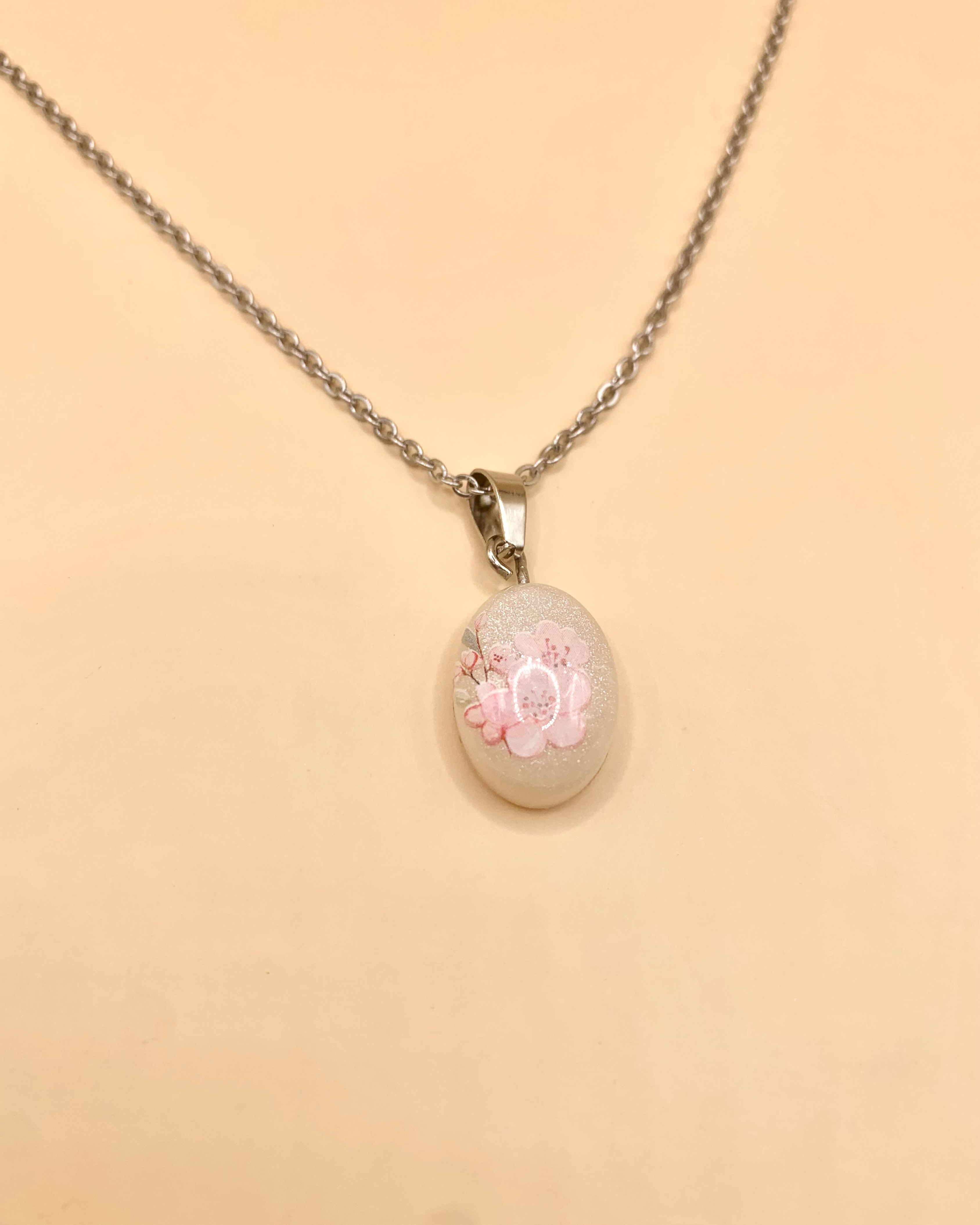 Collar con colgante floral decoración