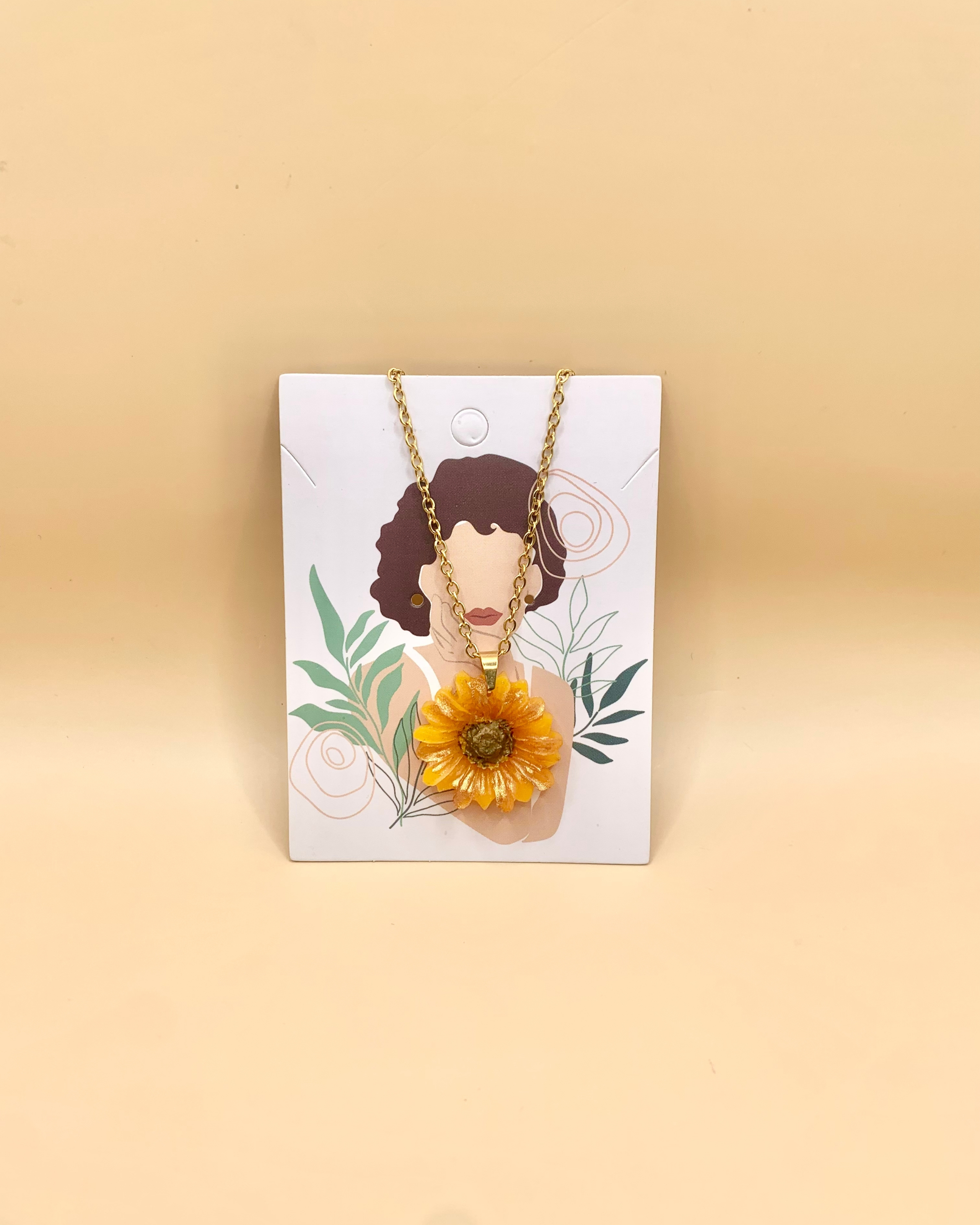 Collar con colgante de girasol