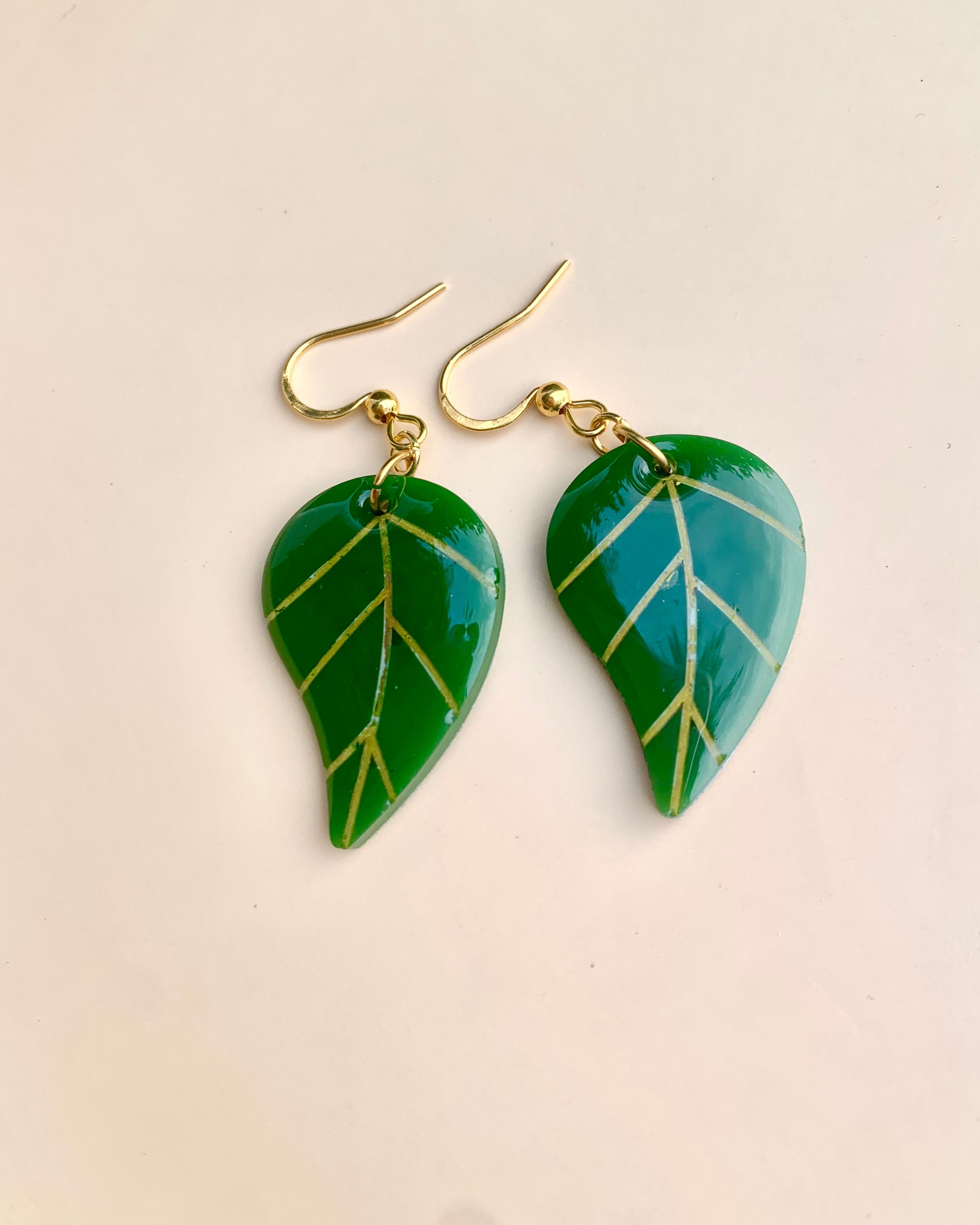 Aretes de hoja verde