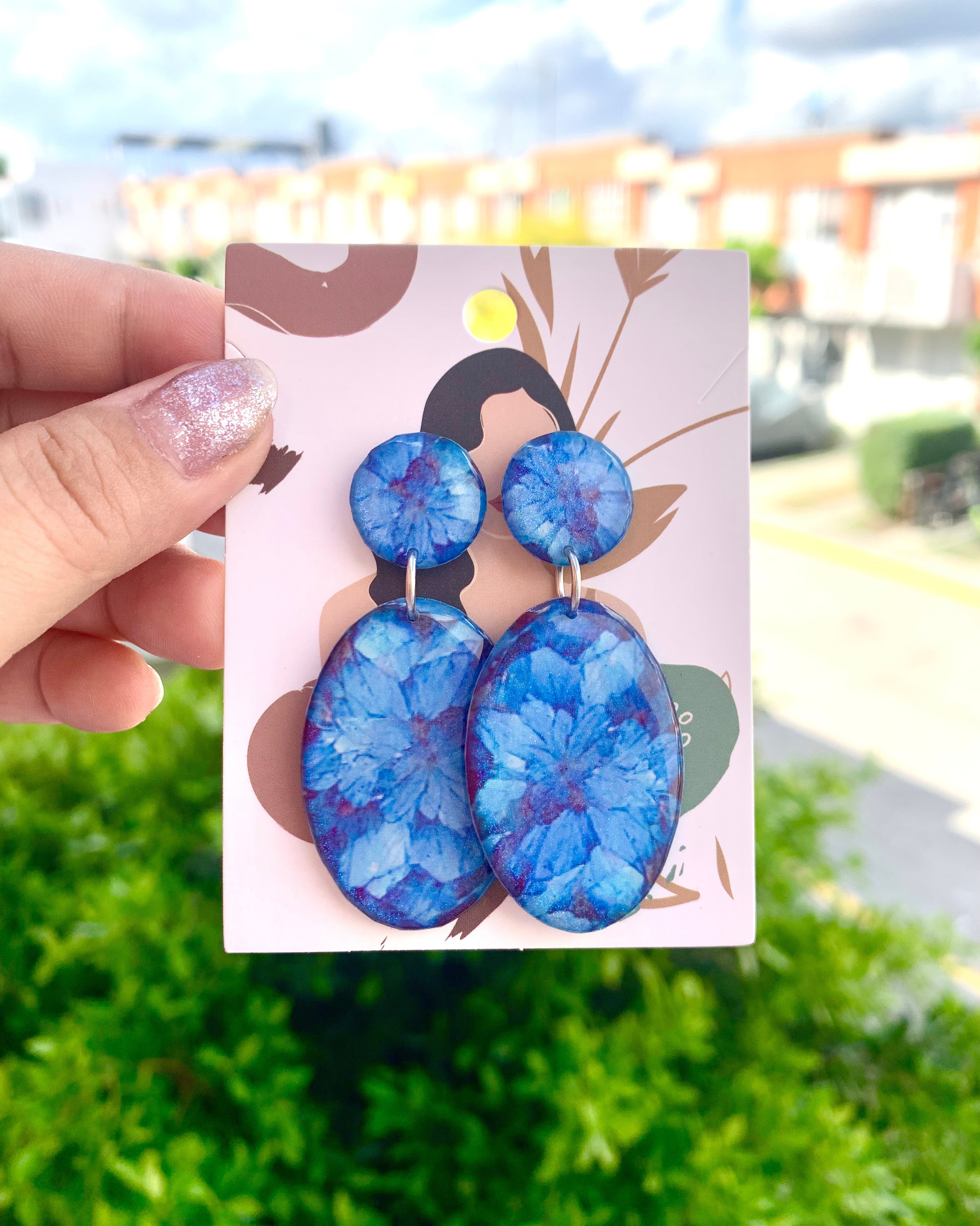 Pendientes de diseño de flores azules