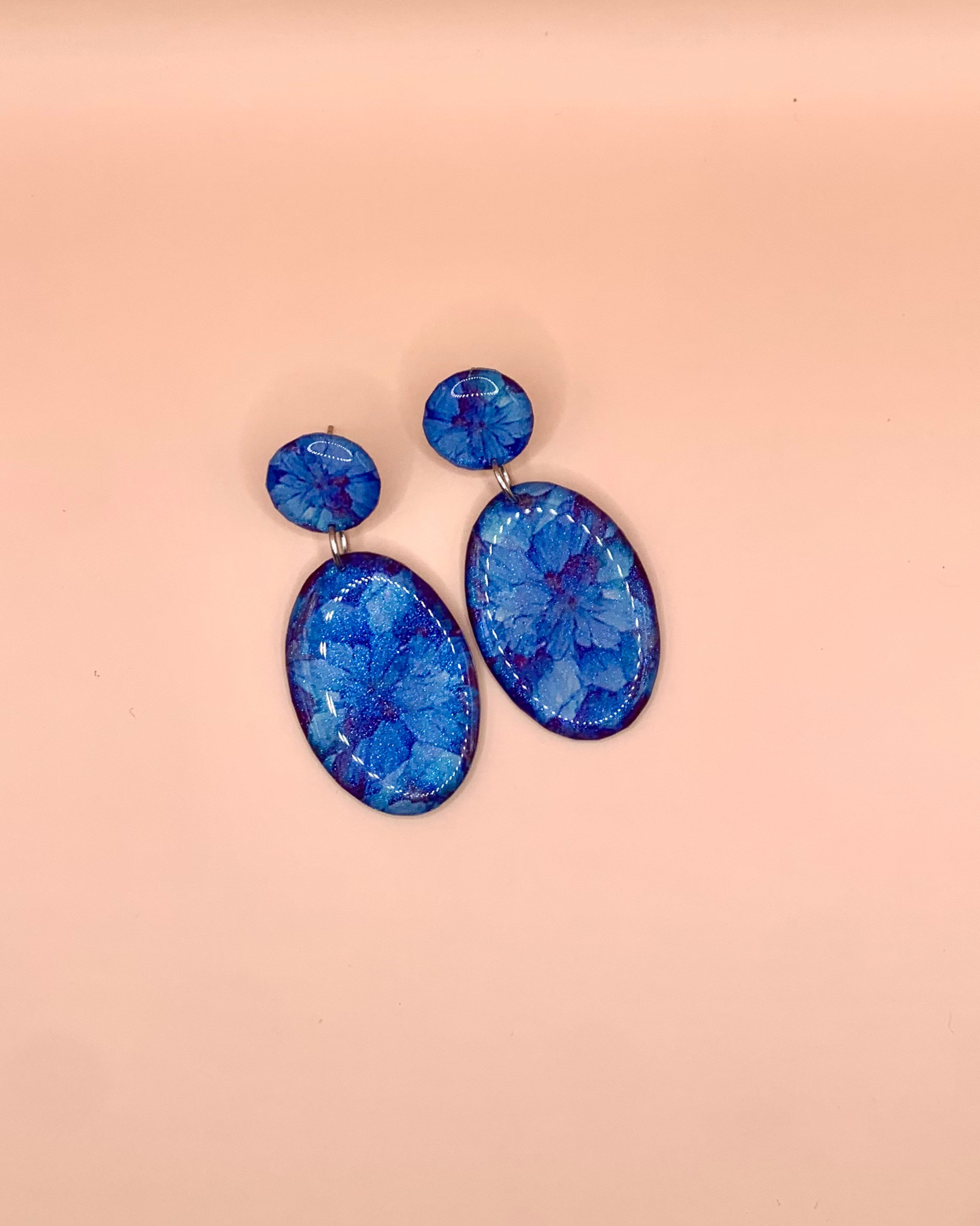 Pendientes de diseño de flores azules