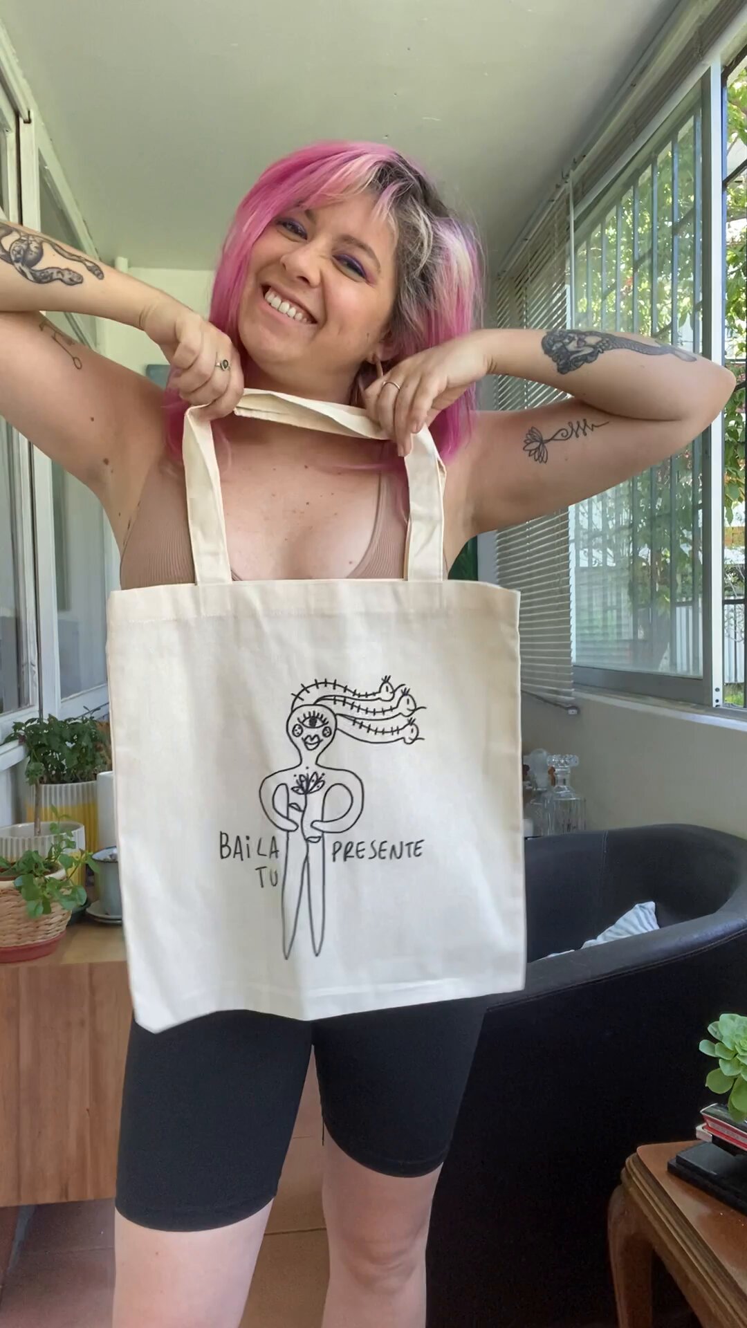 Tote, Baila tu presente, color crudo