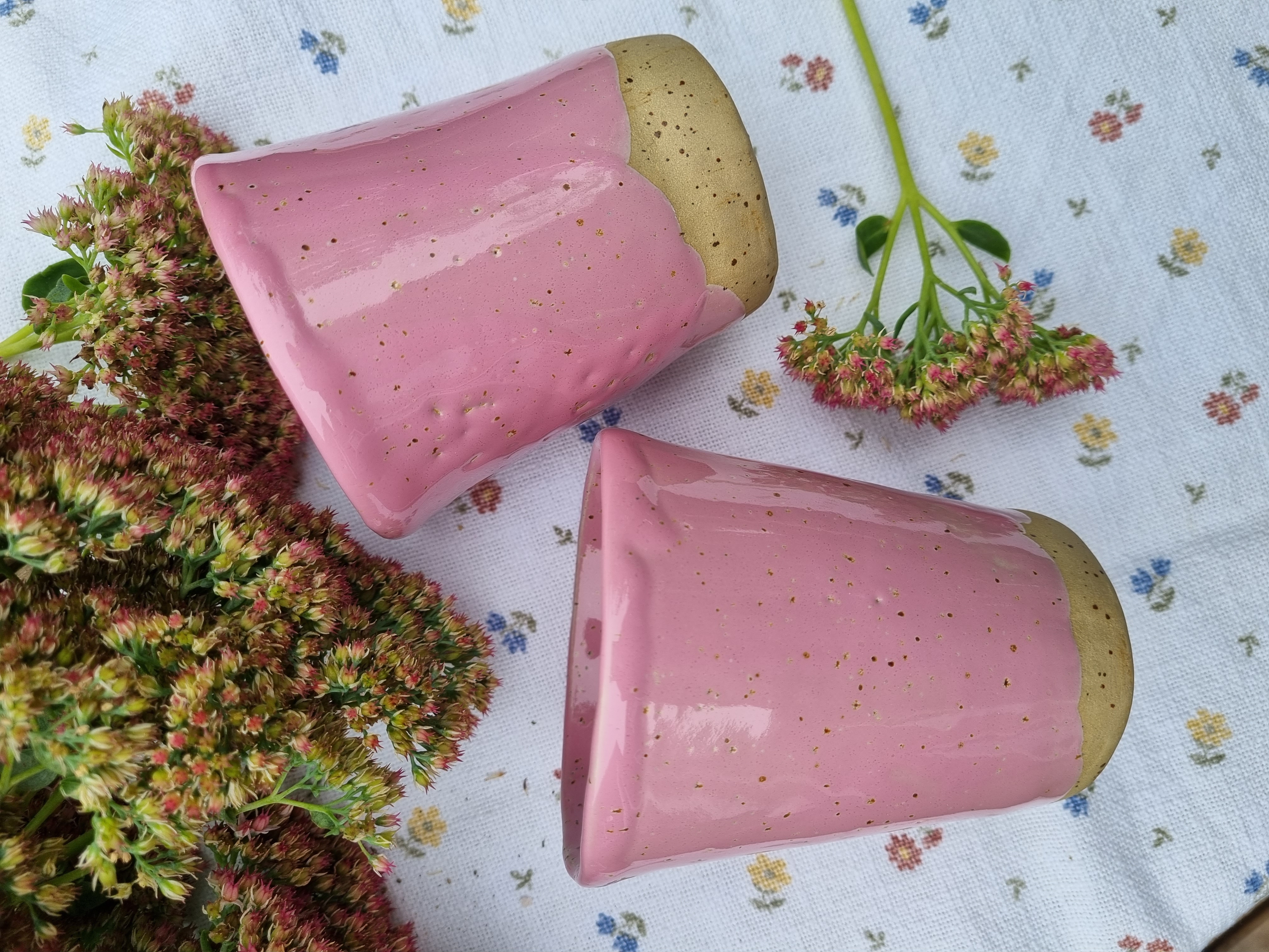 Puodelis "Rožinė spurga"