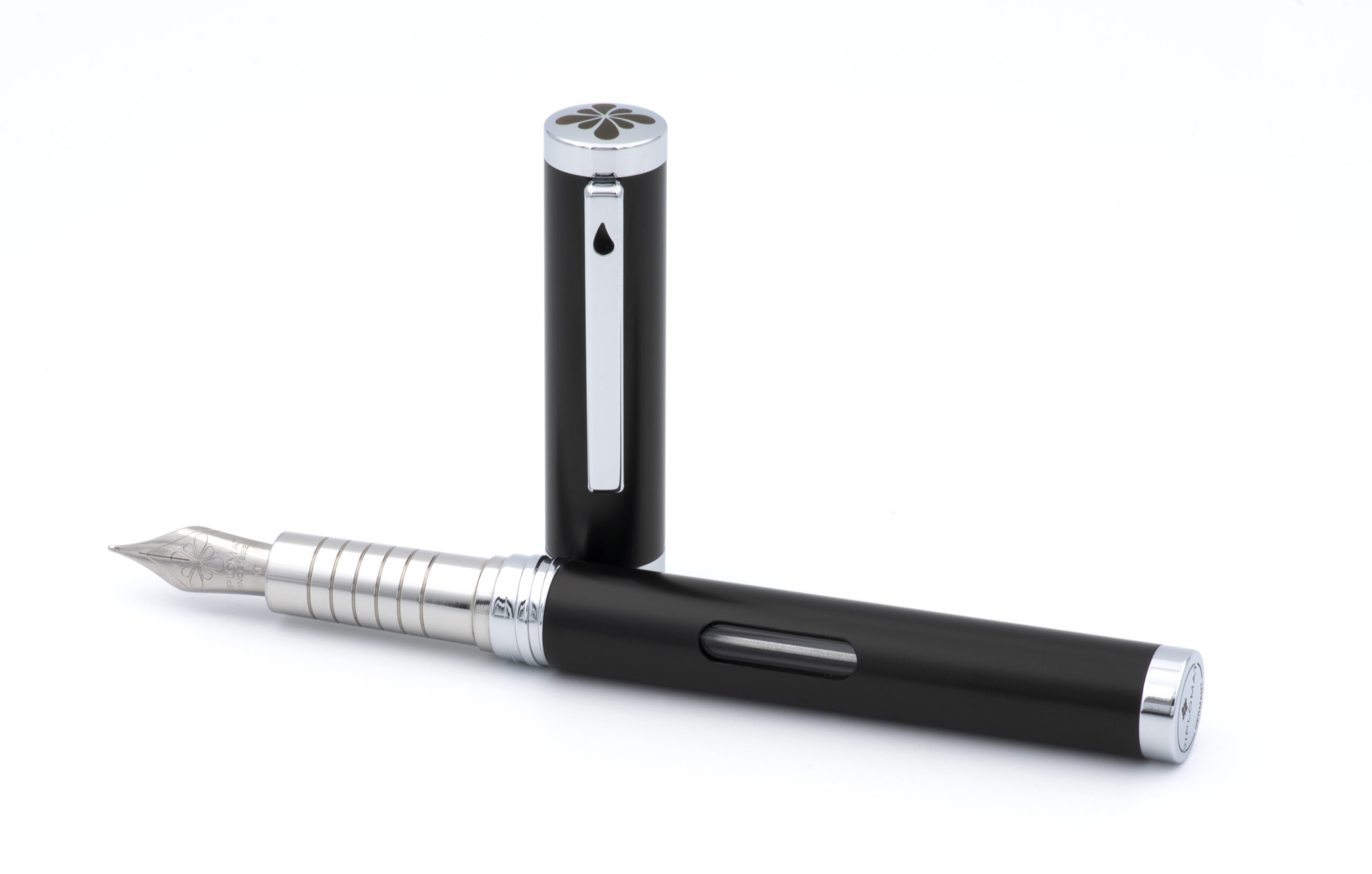 z Diplomat Nexus fountain pen black/chrome stainless steel nib with ink pot black