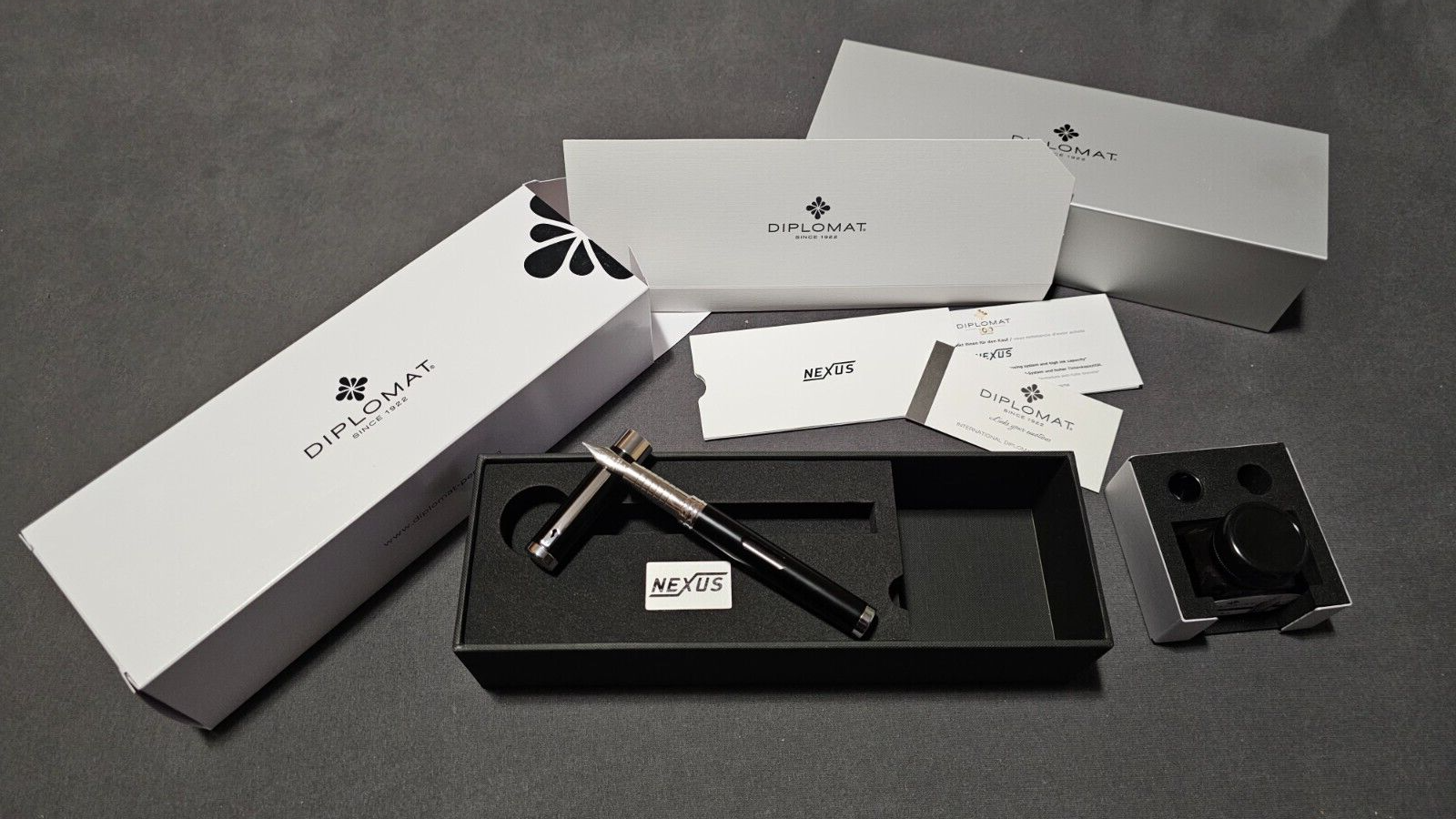 z Diplomat Nexus fountain pen black/chrome stainless steel nib with ink pot black