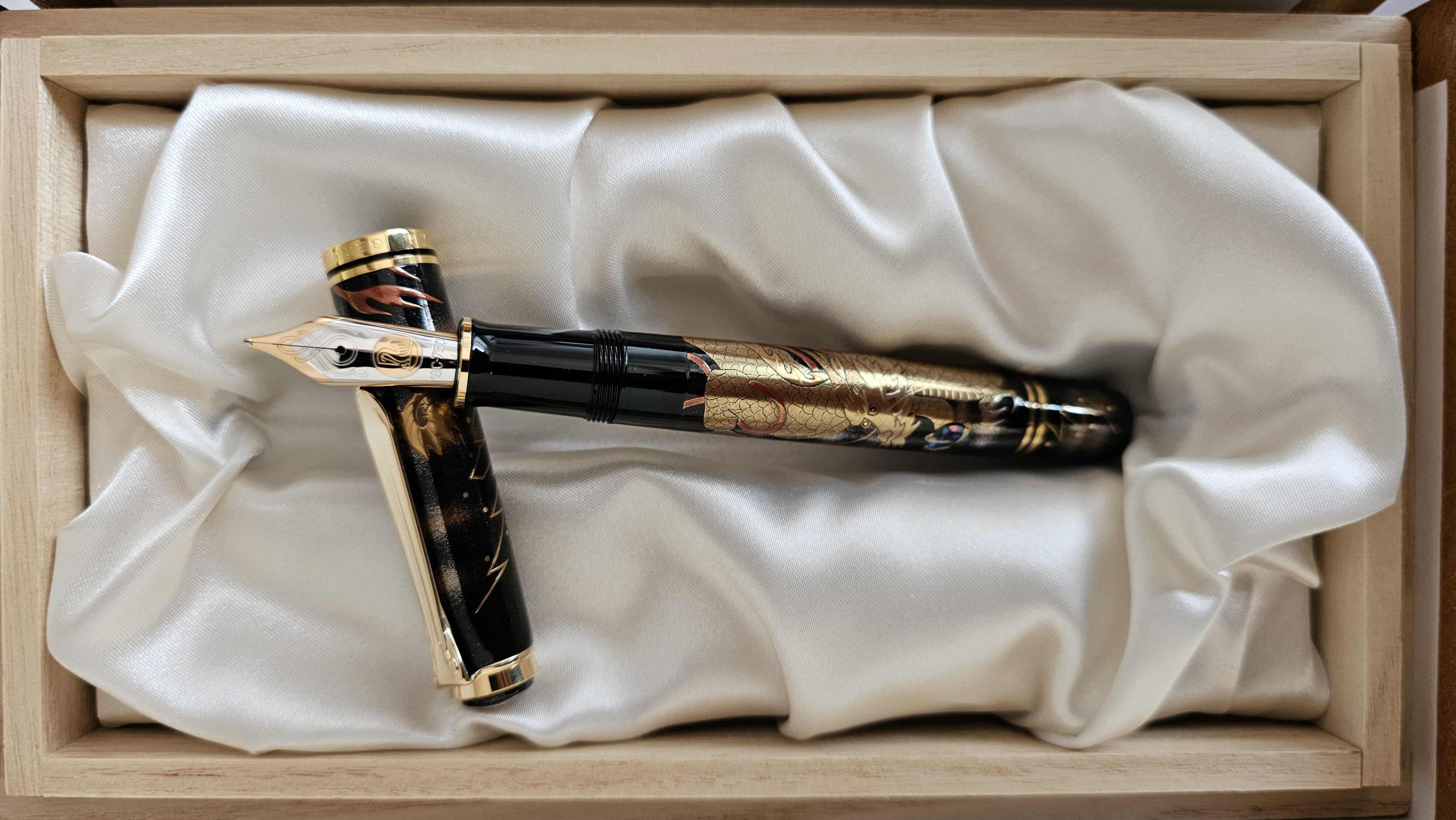 Pelikan M1000 Maki-e Dragon Fountain Pen Limited Edition - only 123 pieces world-wide