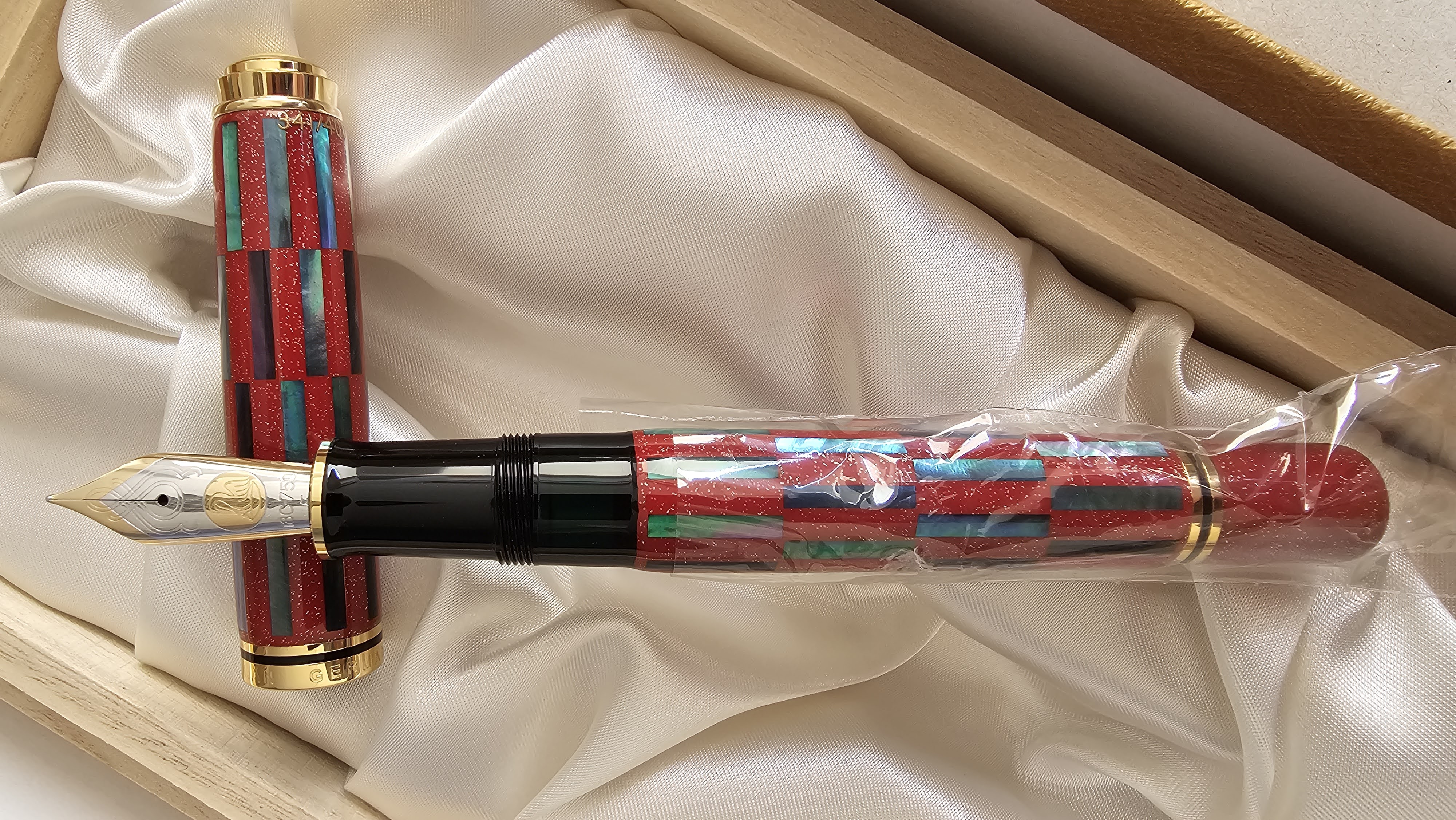 Pelikan Souverän® M1000 Raden Red Infinity - Ichimatsu checkered