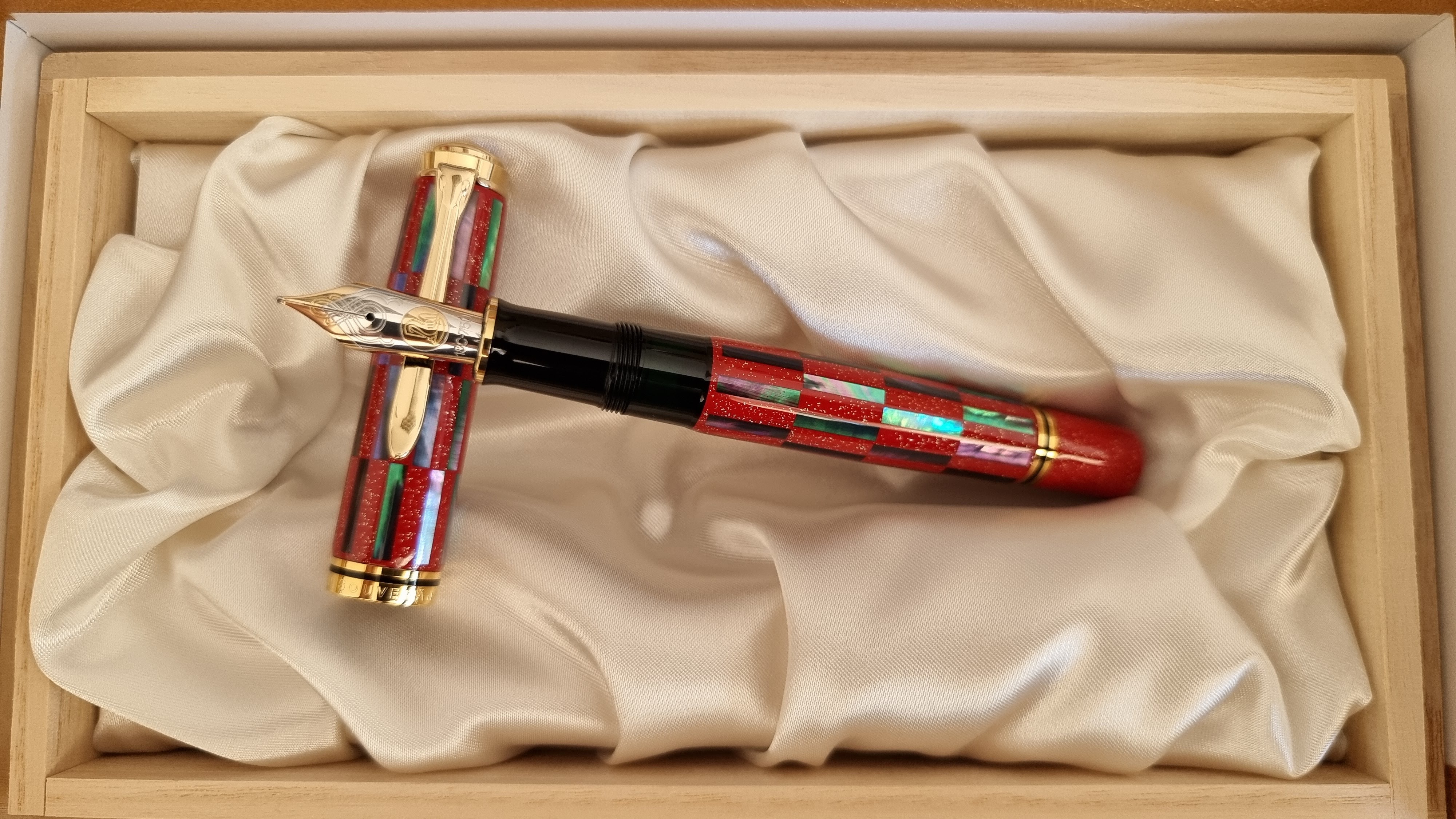 Pelikan Souverän® M1000 Raden Red Infinity - Ichimatsu checkered