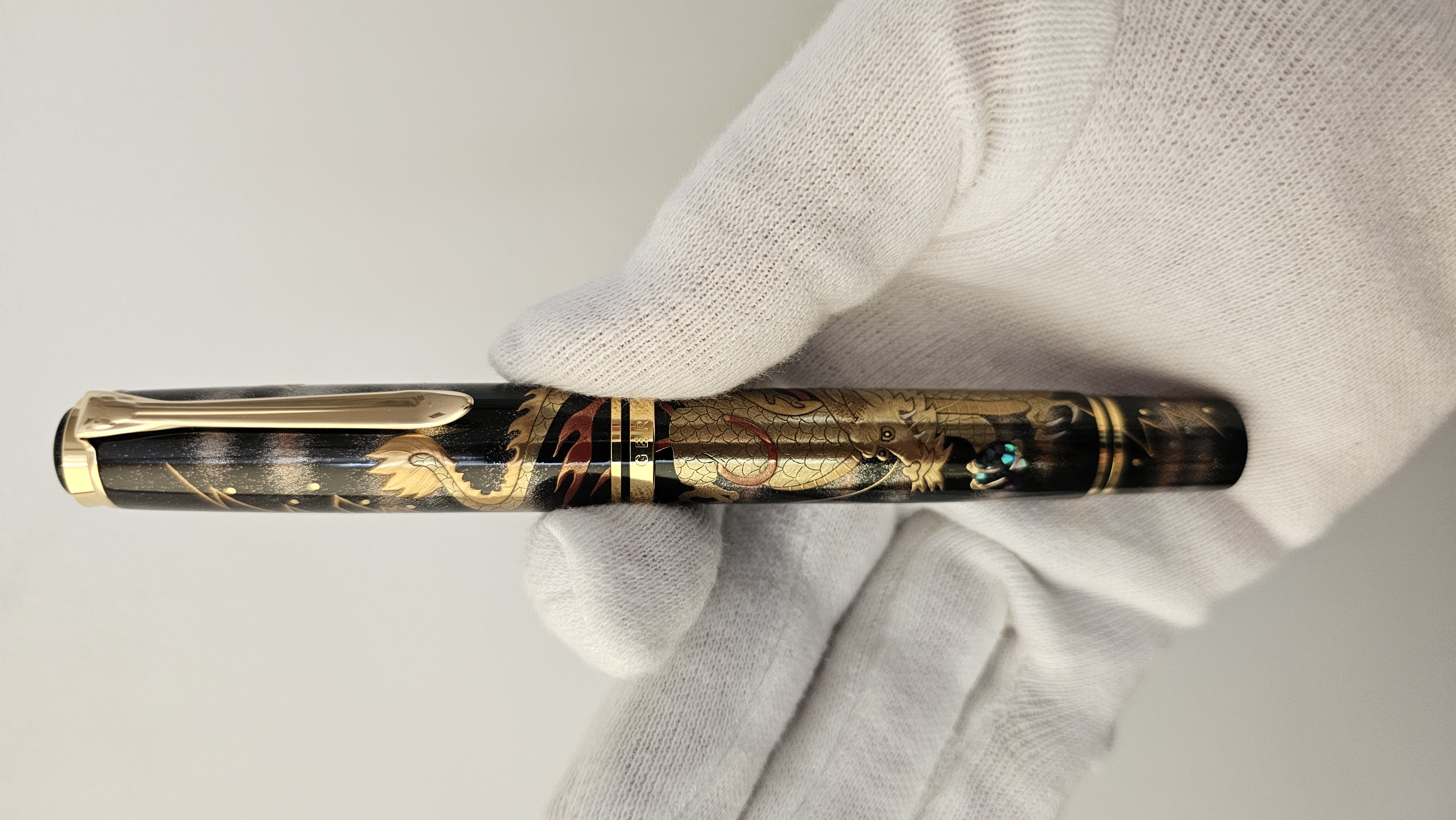 Pelikan M1000 Maki-e Dragon Fountain Pen Limited Edition - only 123 pieces world-wide