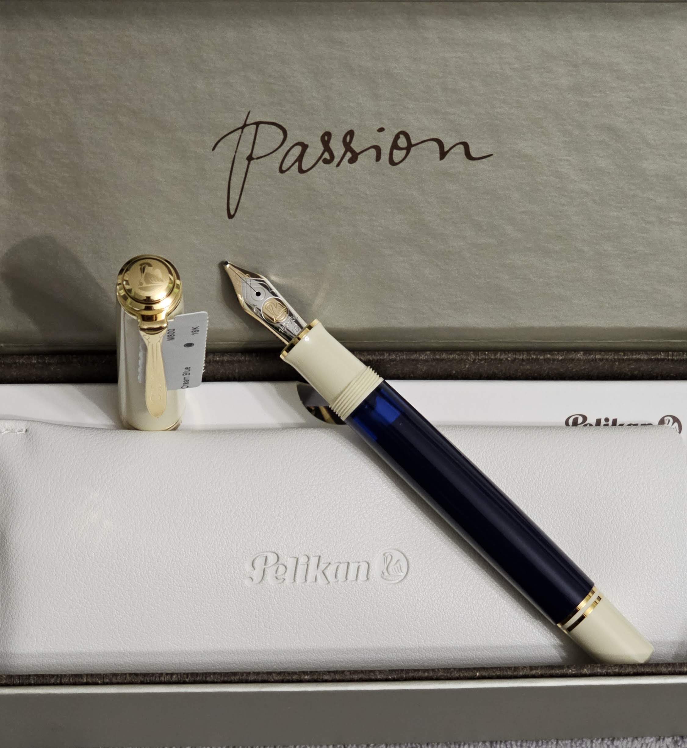 Pelikan Fountain pen Souverän® 800 Cream Blue in a gift box