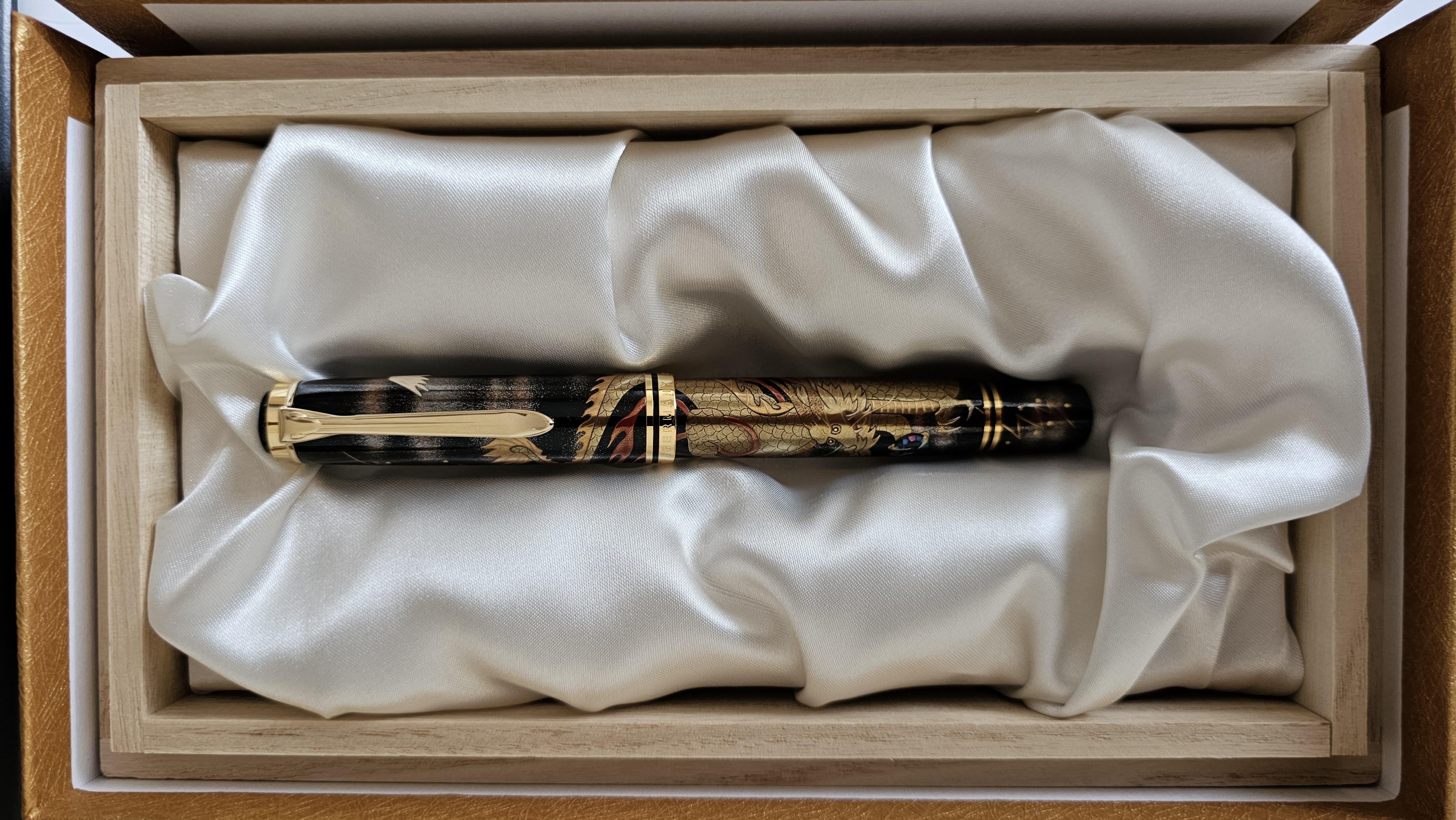 Pelikan M1000 Maki-e Dragon Fountain Pen Limited Edition - only 123 pieces world-wide