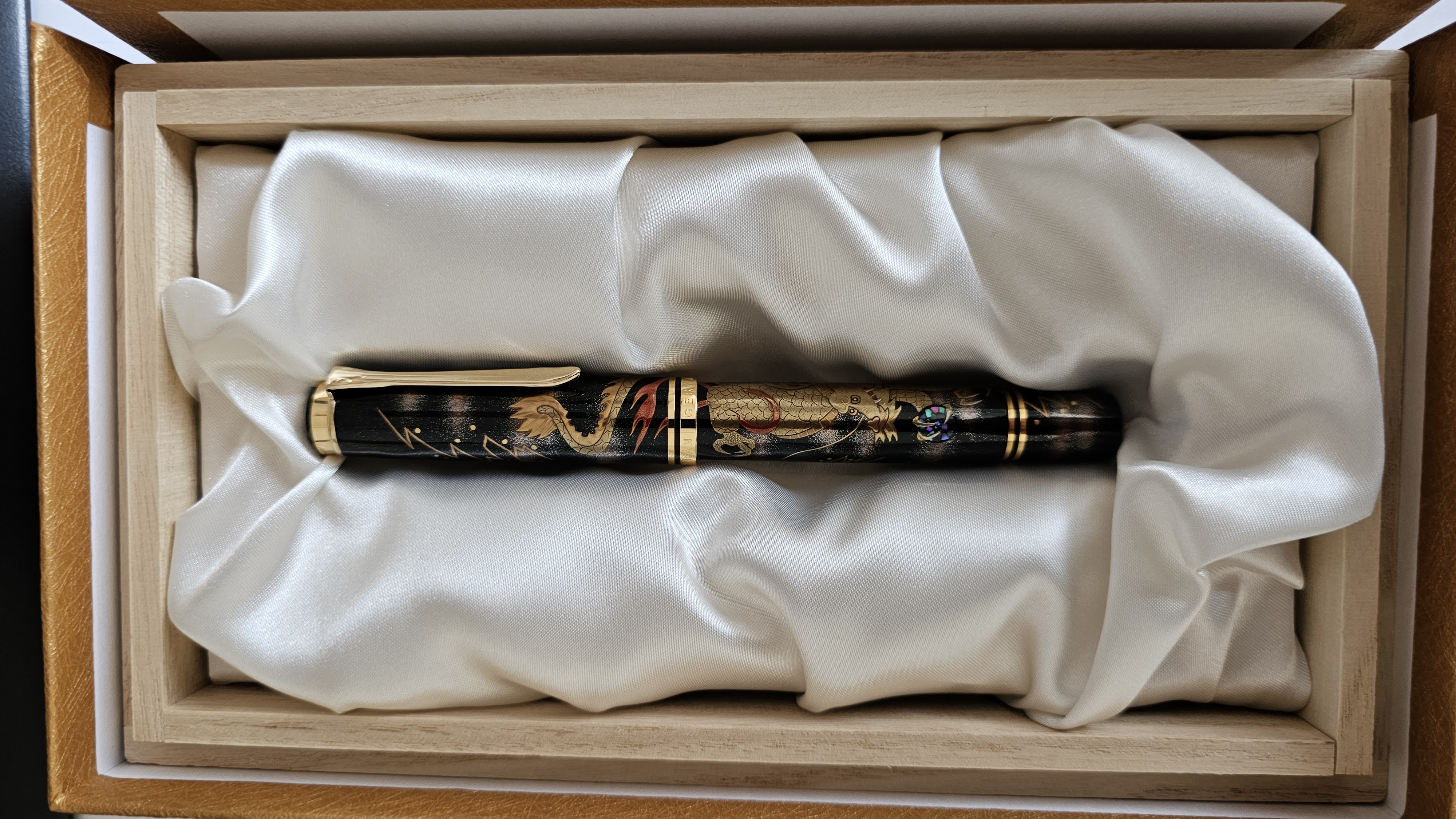 Pelikan M1000 Maki-e Dragon Fountain Pen Limited Edition - only 123 pieces world-wide