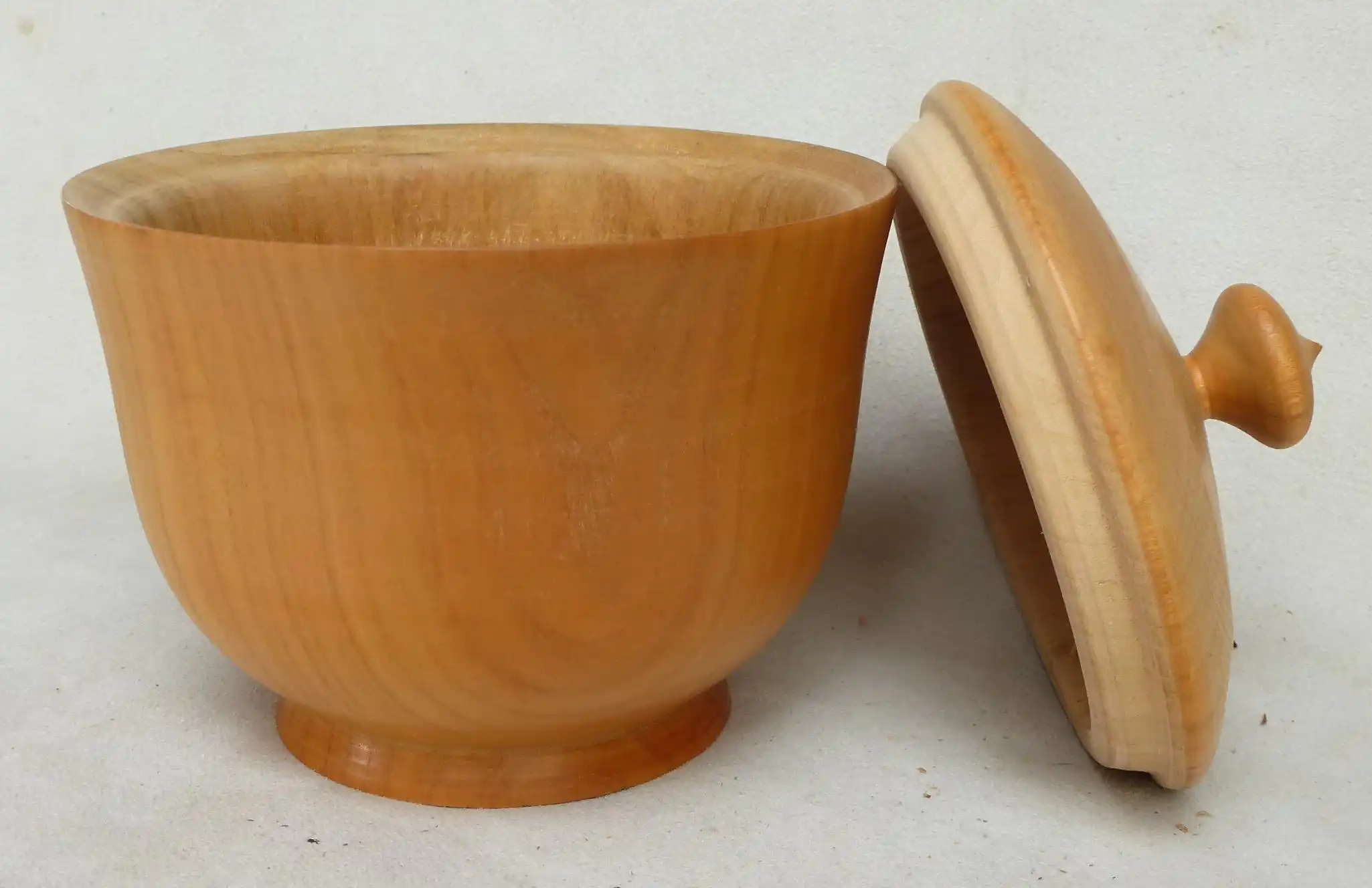 bonbonnière en merisier