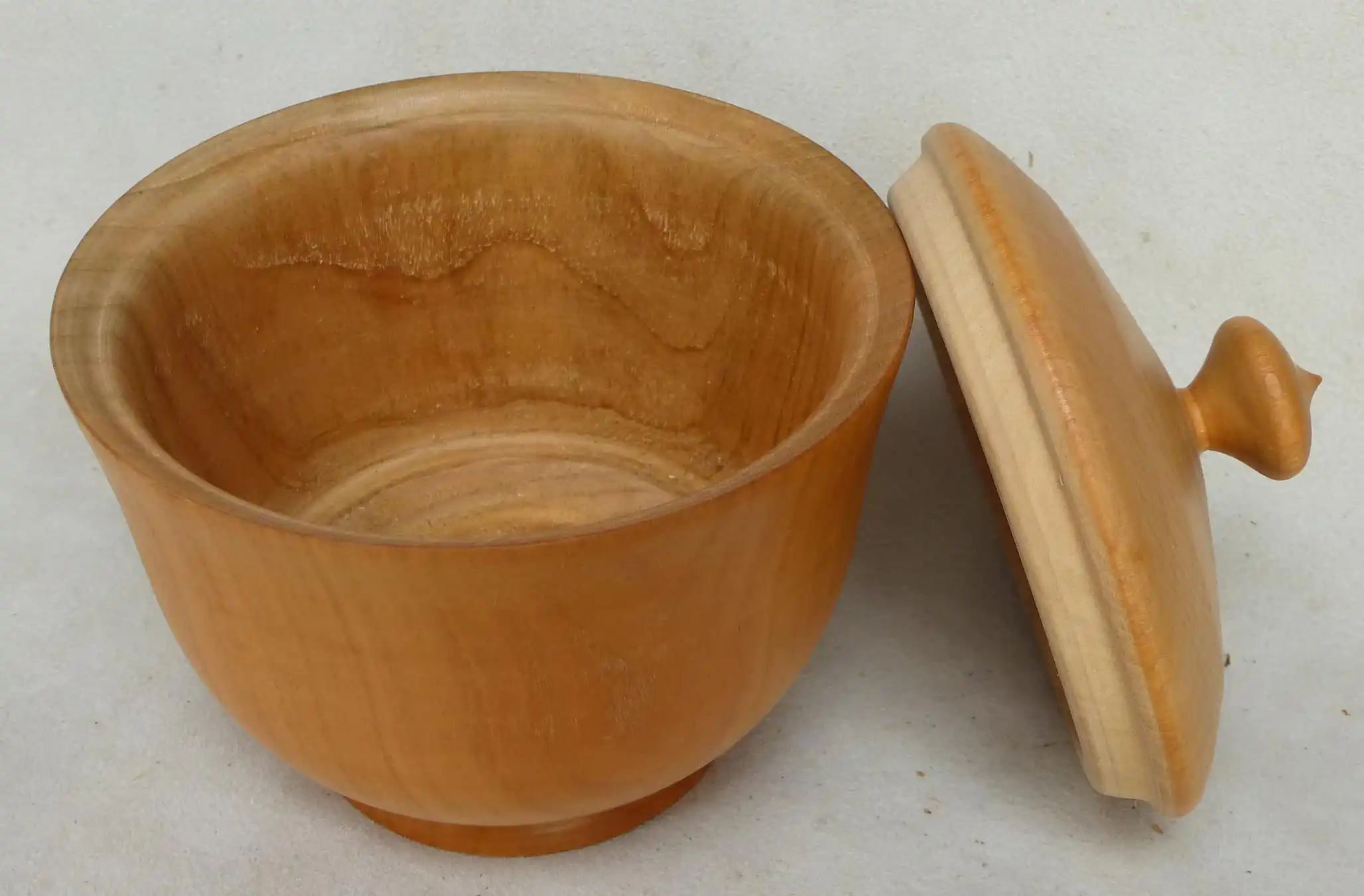 bonbonnière en merisier