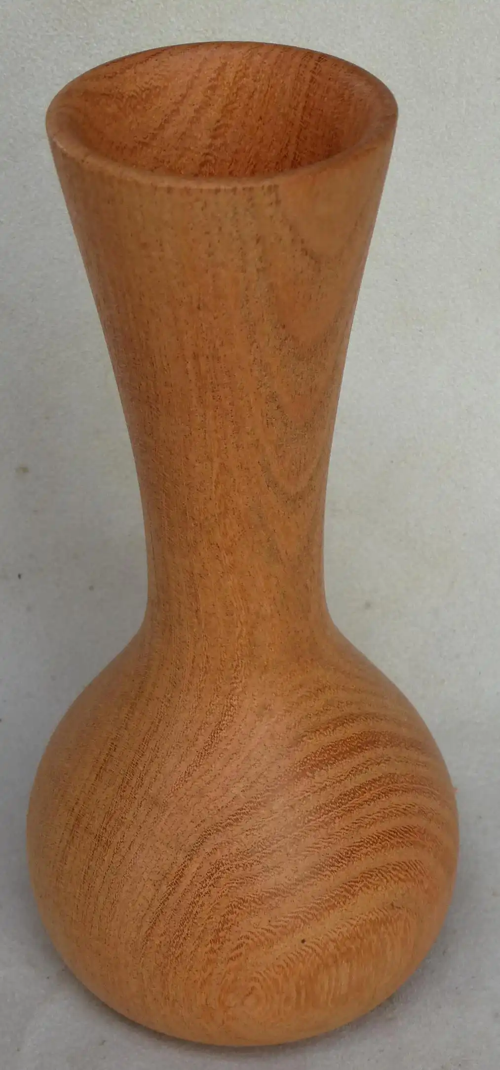 vase soliflore en merisier