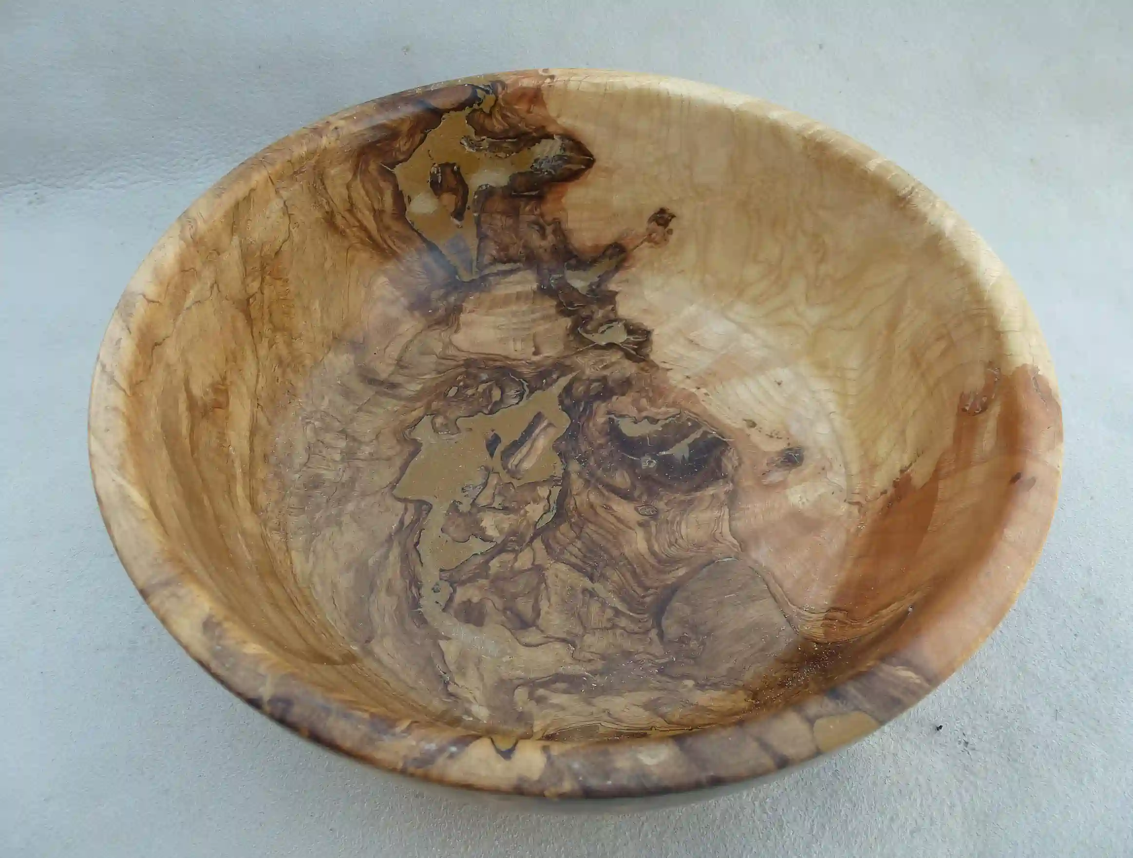 Plat en loupe de frêne