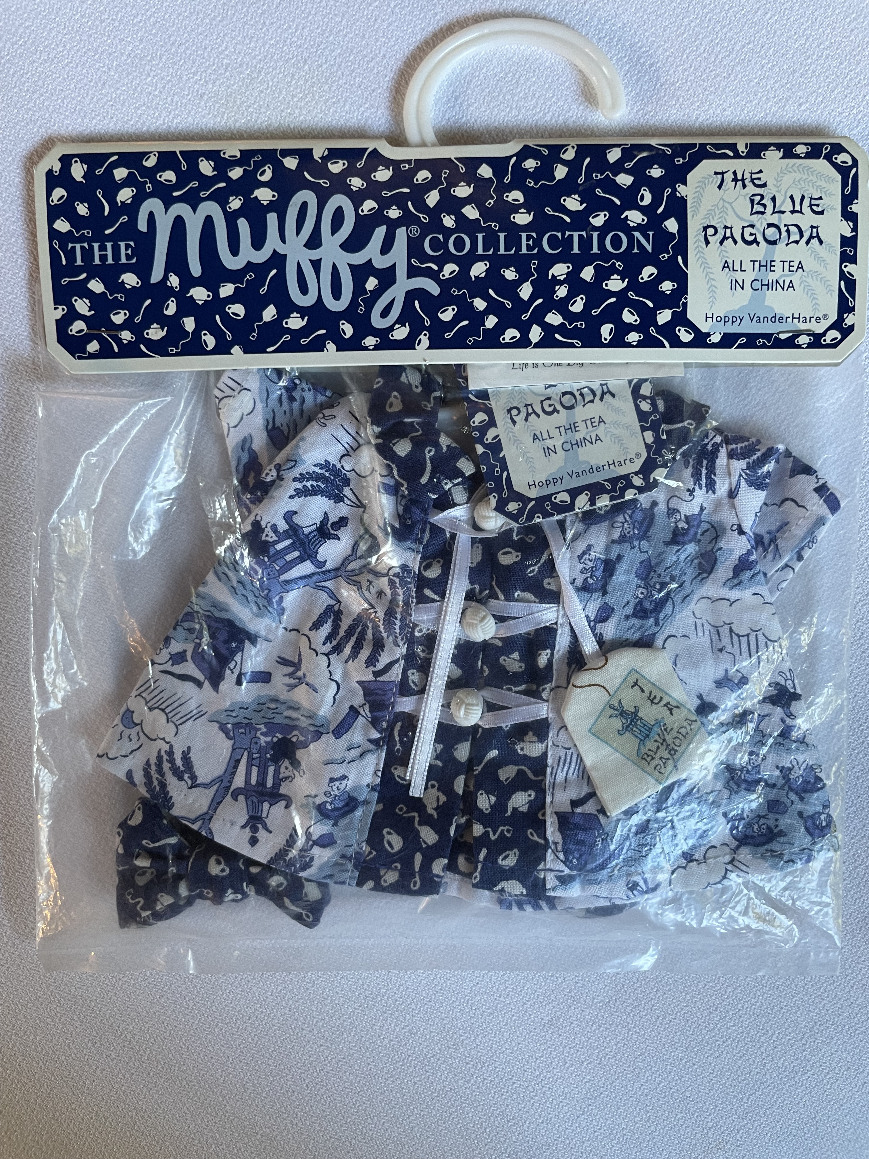 (The) Blue Pagoda: All The Tea in China HOPPY Outfit