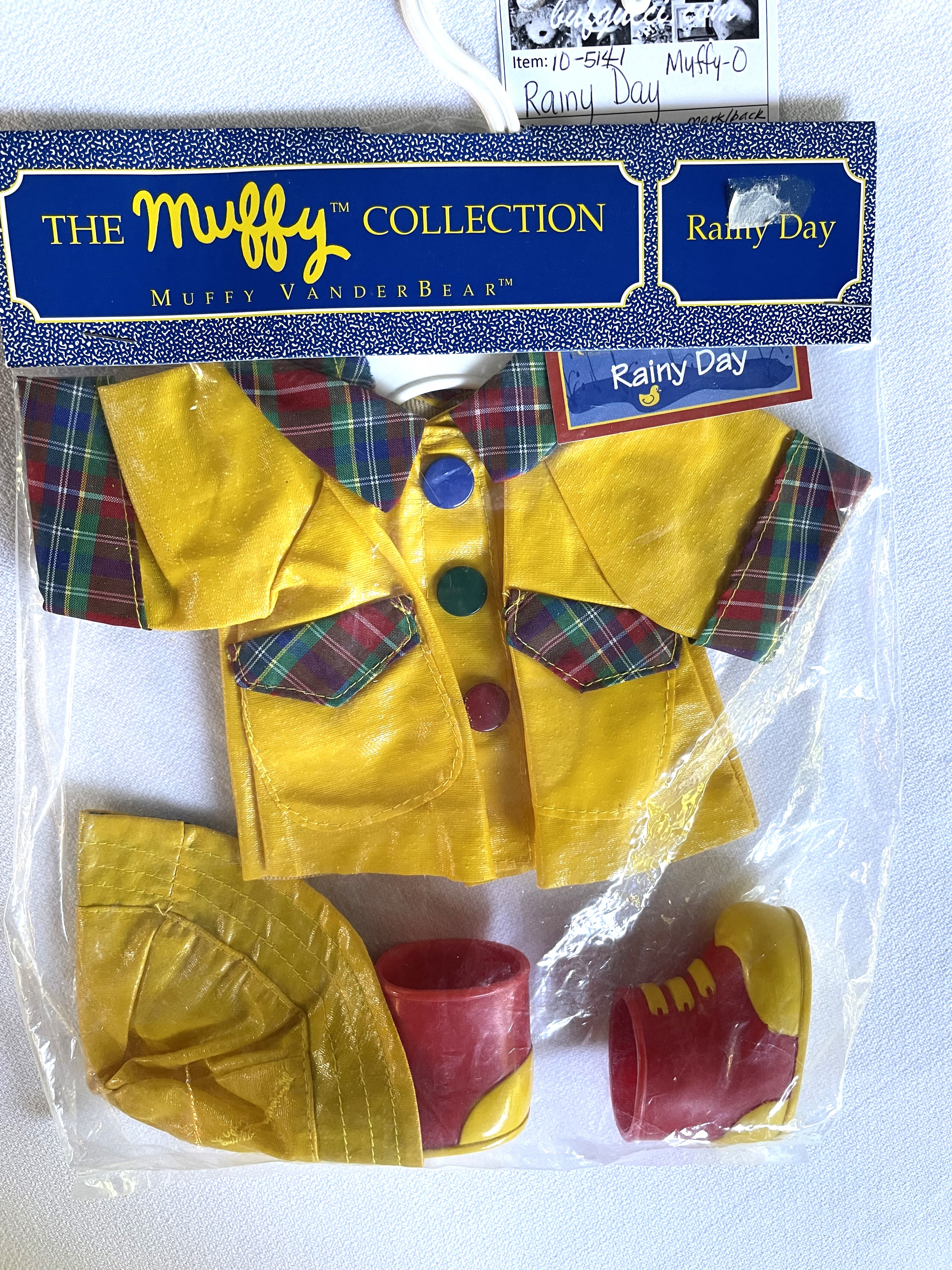 Rainy Day MUFFY Outfit (blemish)