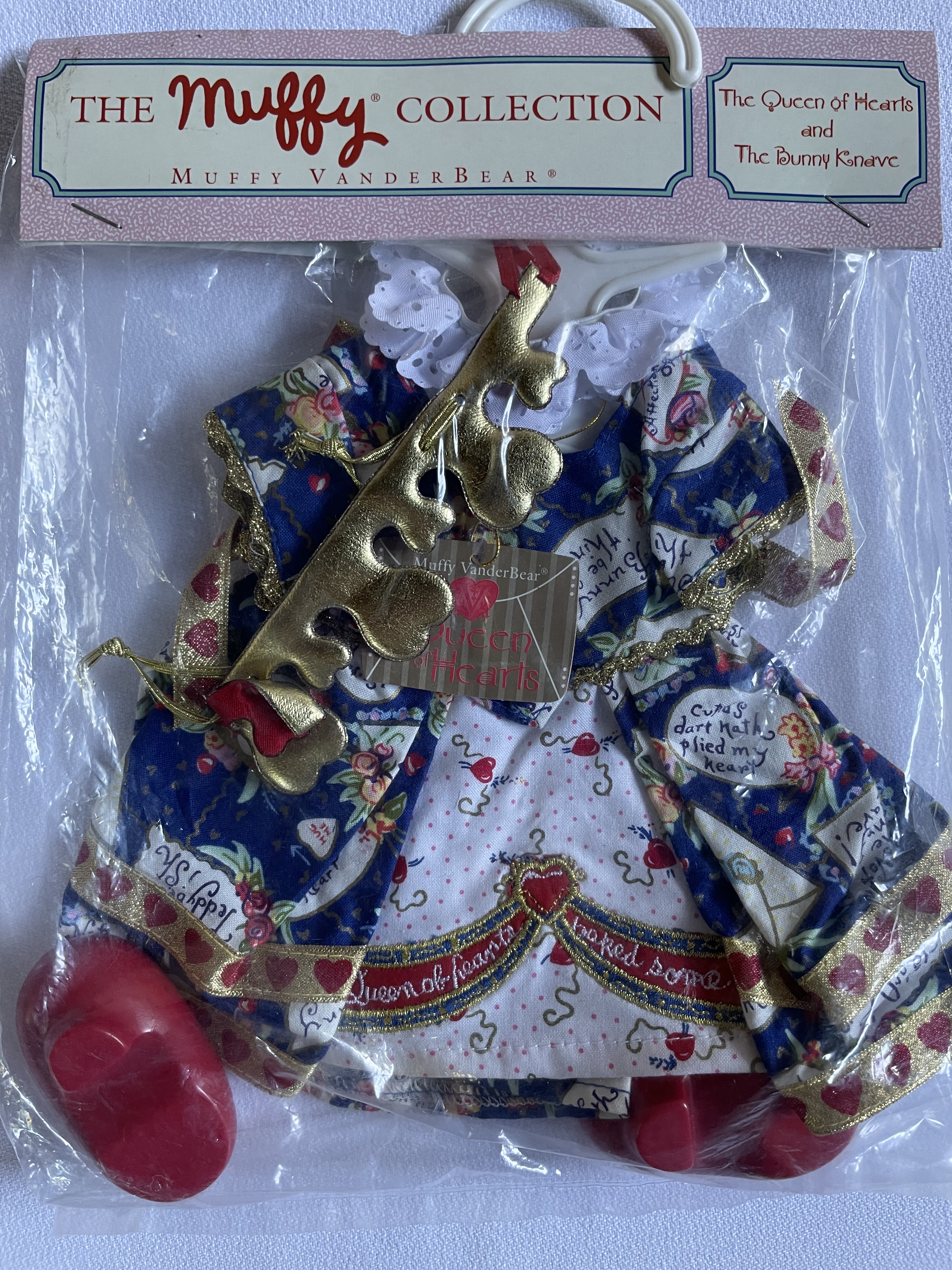 (The) Queen of Hearts and The Bunny Knave MUFFY Outfit