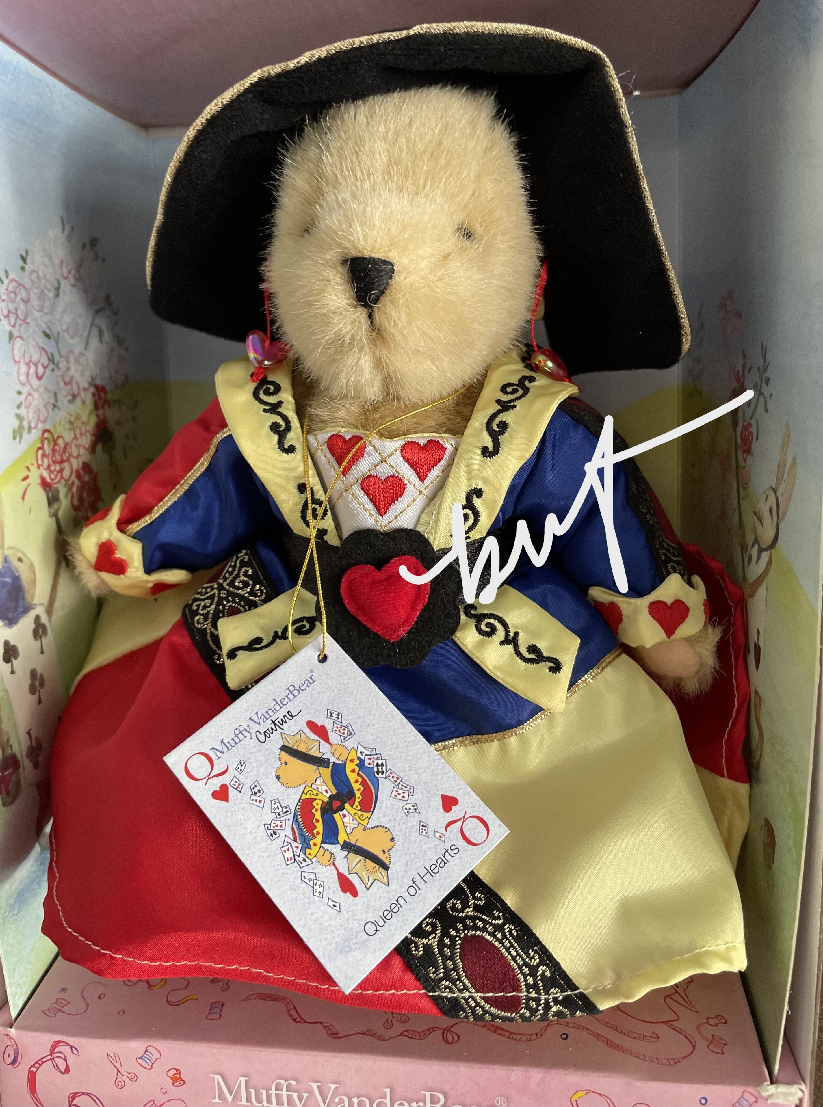 Muffy QUEEN OF HEARTS