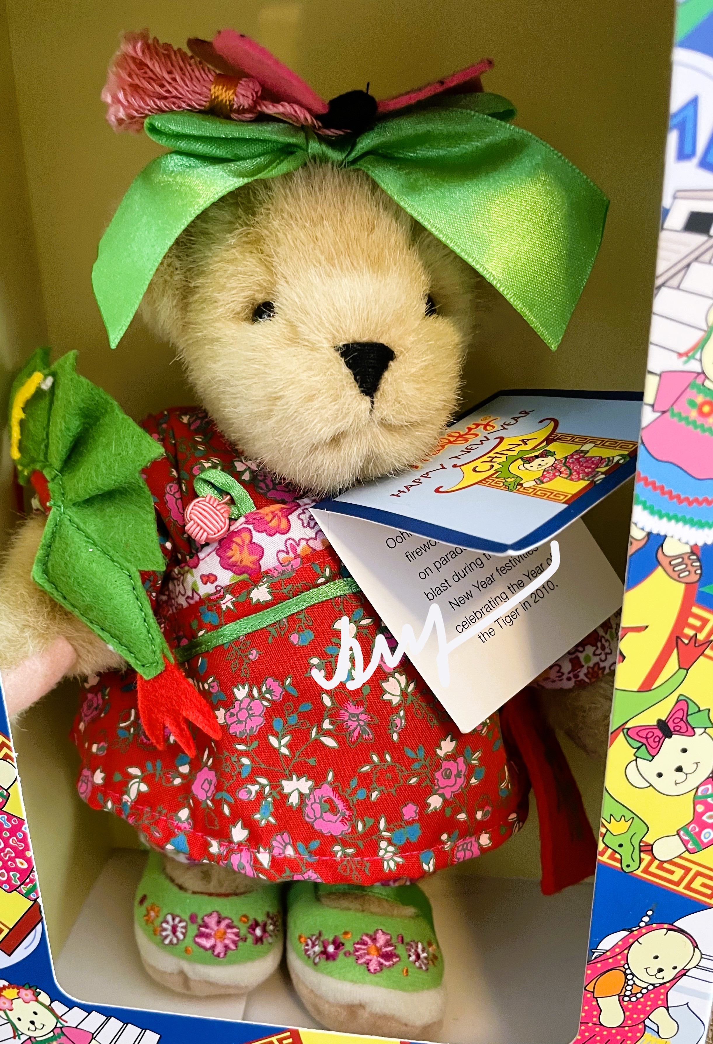 Muffy Celebrates Around the World - CHINA