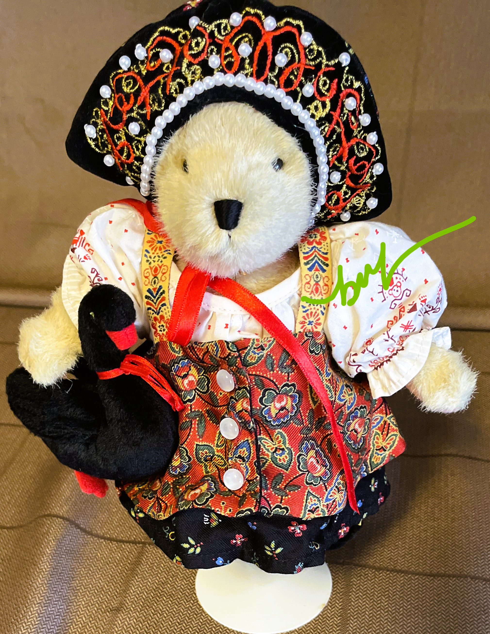 Czarina Muffina and the Enchanted Swan - MUFFY VanderBear