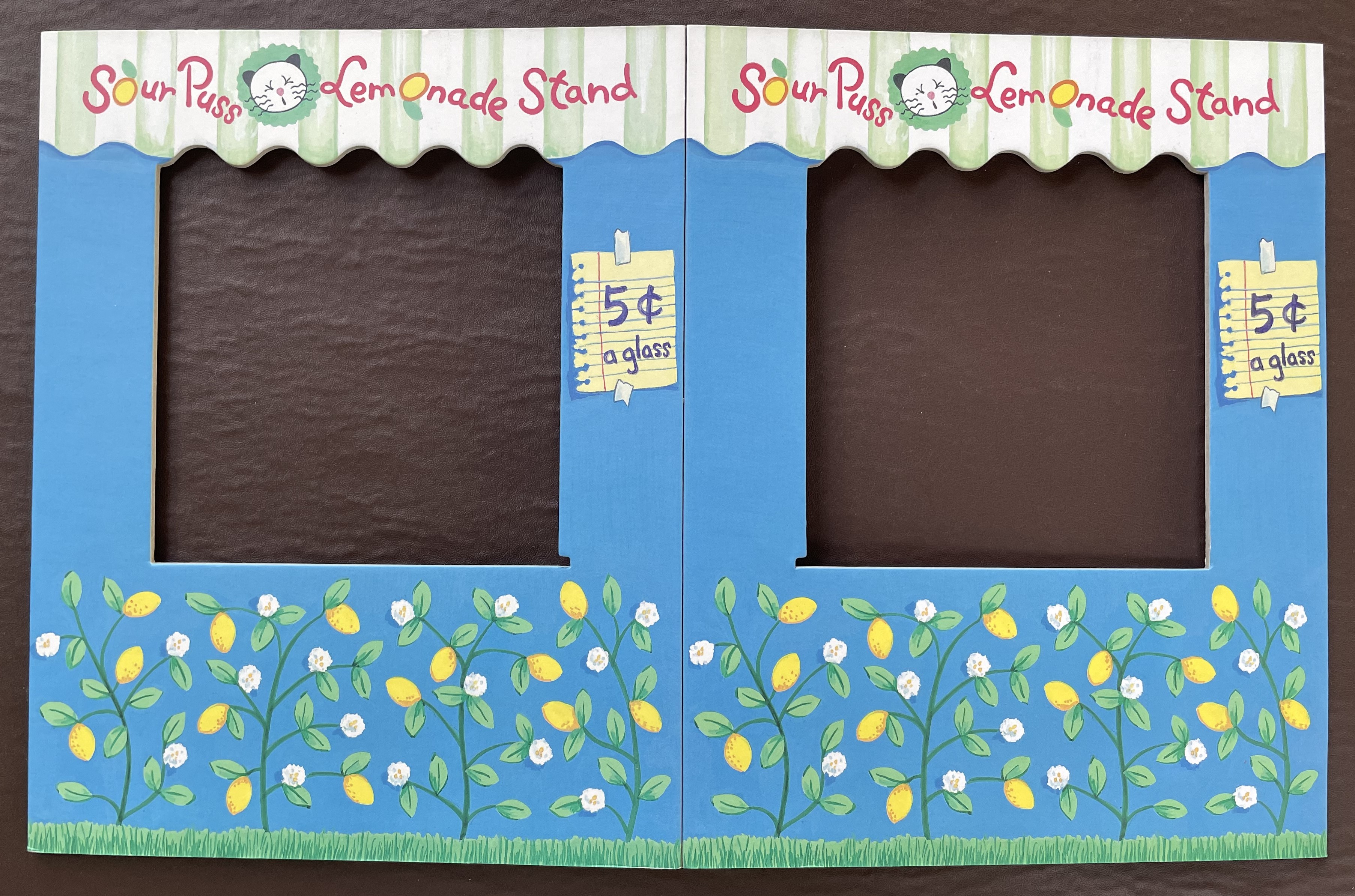 (The) Lemonade Stand: 5 cents A Glass - Muffy's LEMONADE STAND DISPLAY BACKDROP & APRON SET
